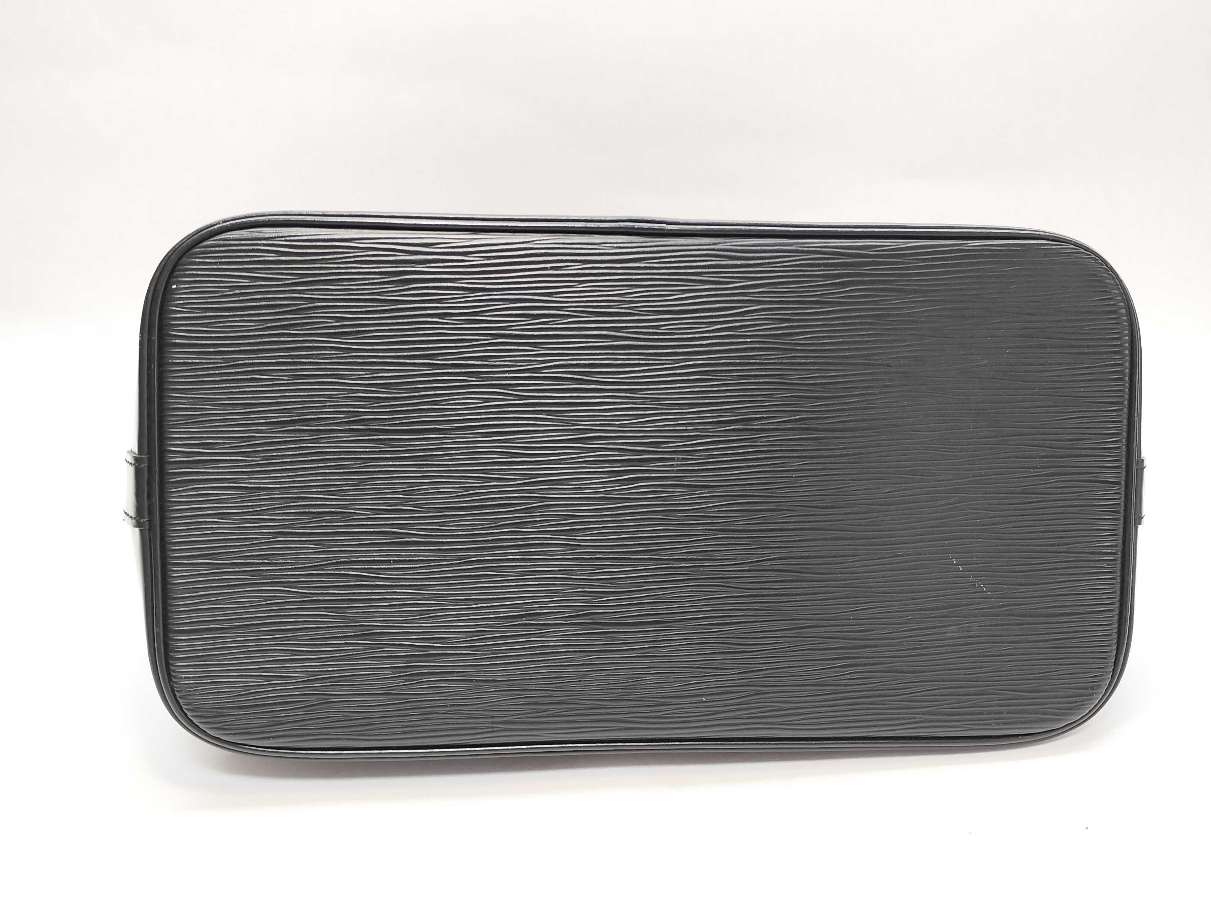 Epi Alma PM Noir Handbag — view 4