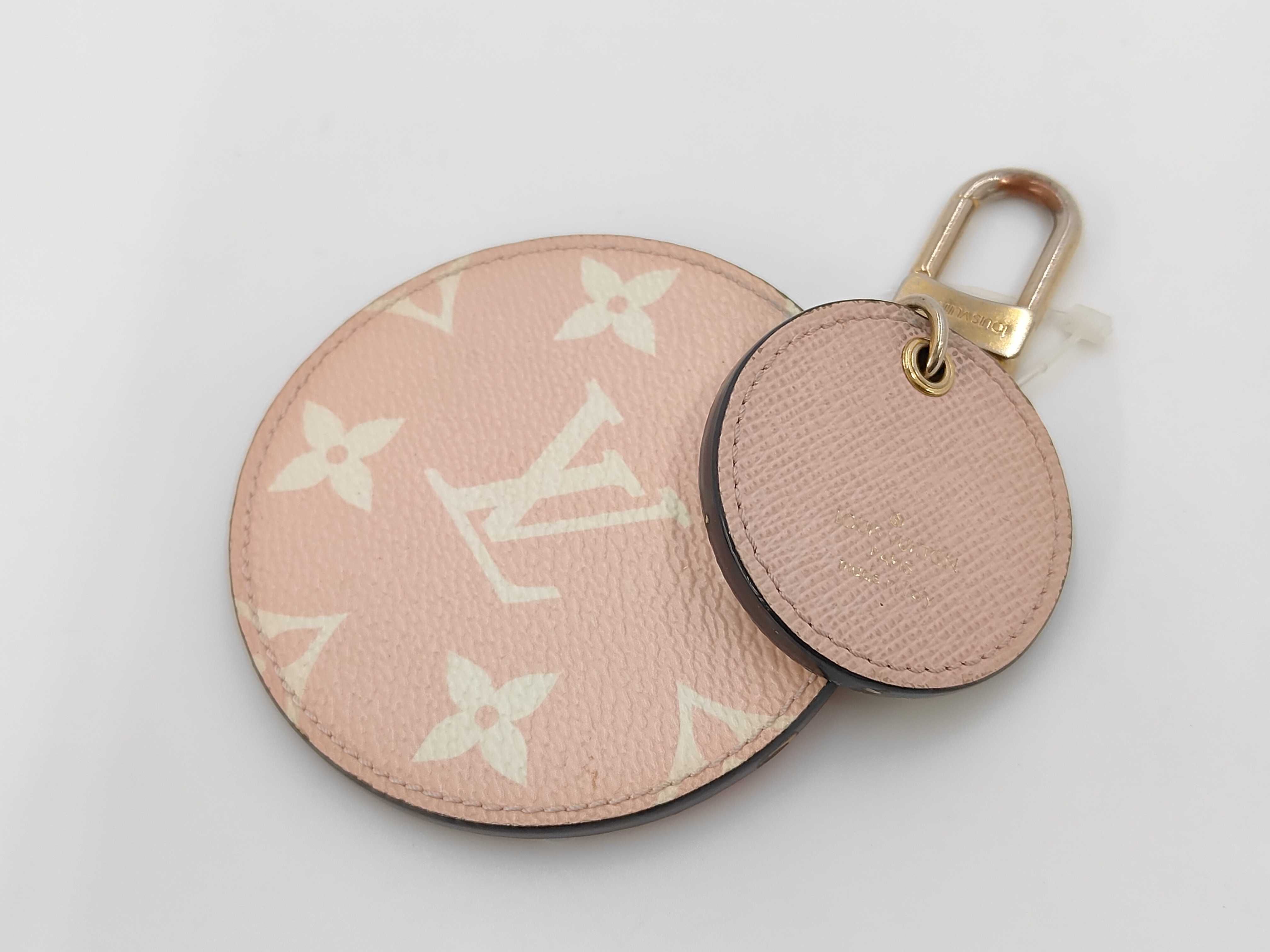 Monogram Louis Vuitton Monogram Giant Portefeuille Illustré Key Case — view 2