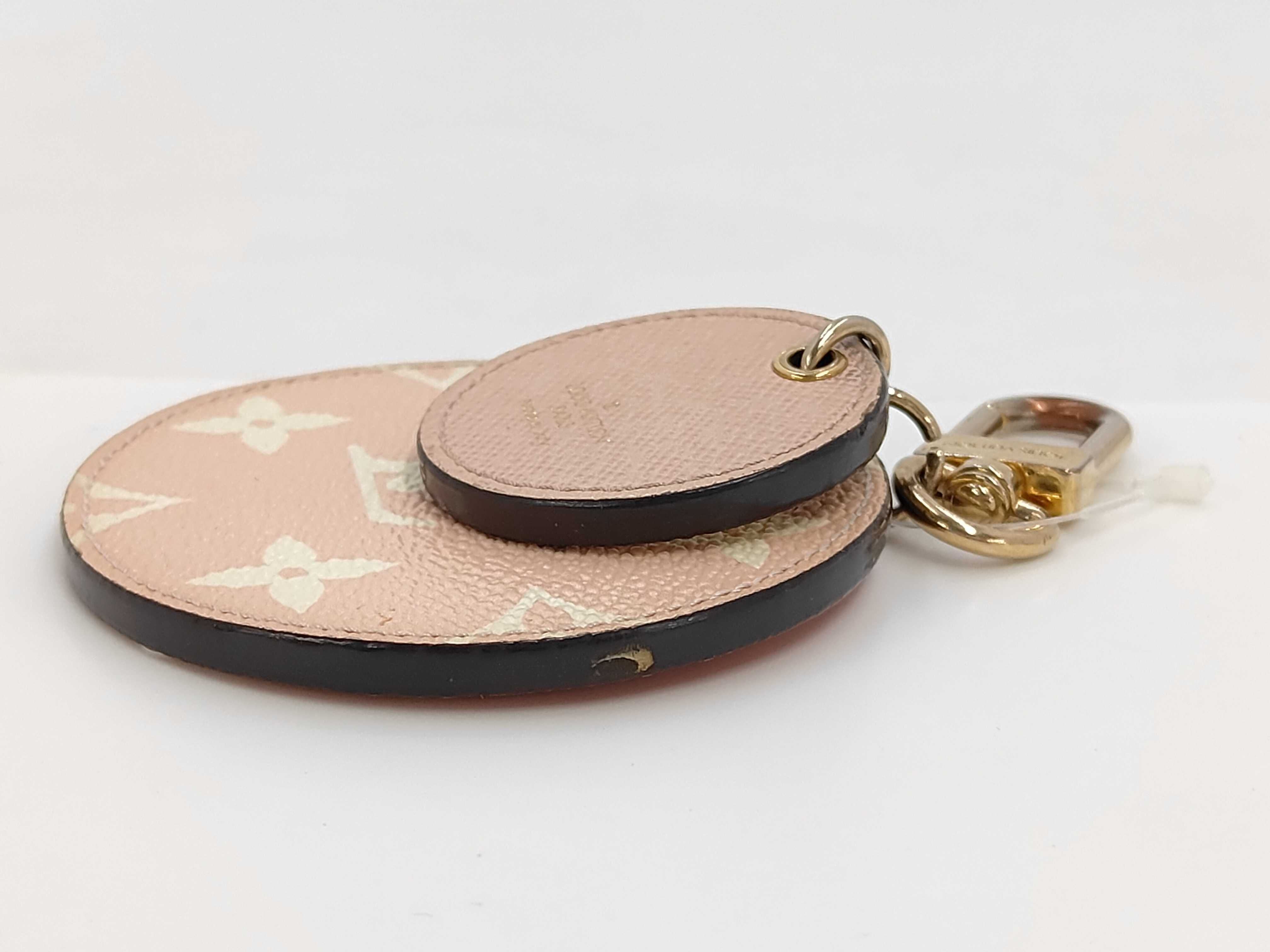 Monogram Louis Vuitton Monogram Giant Portefeuille Illustré Key Case — view 3