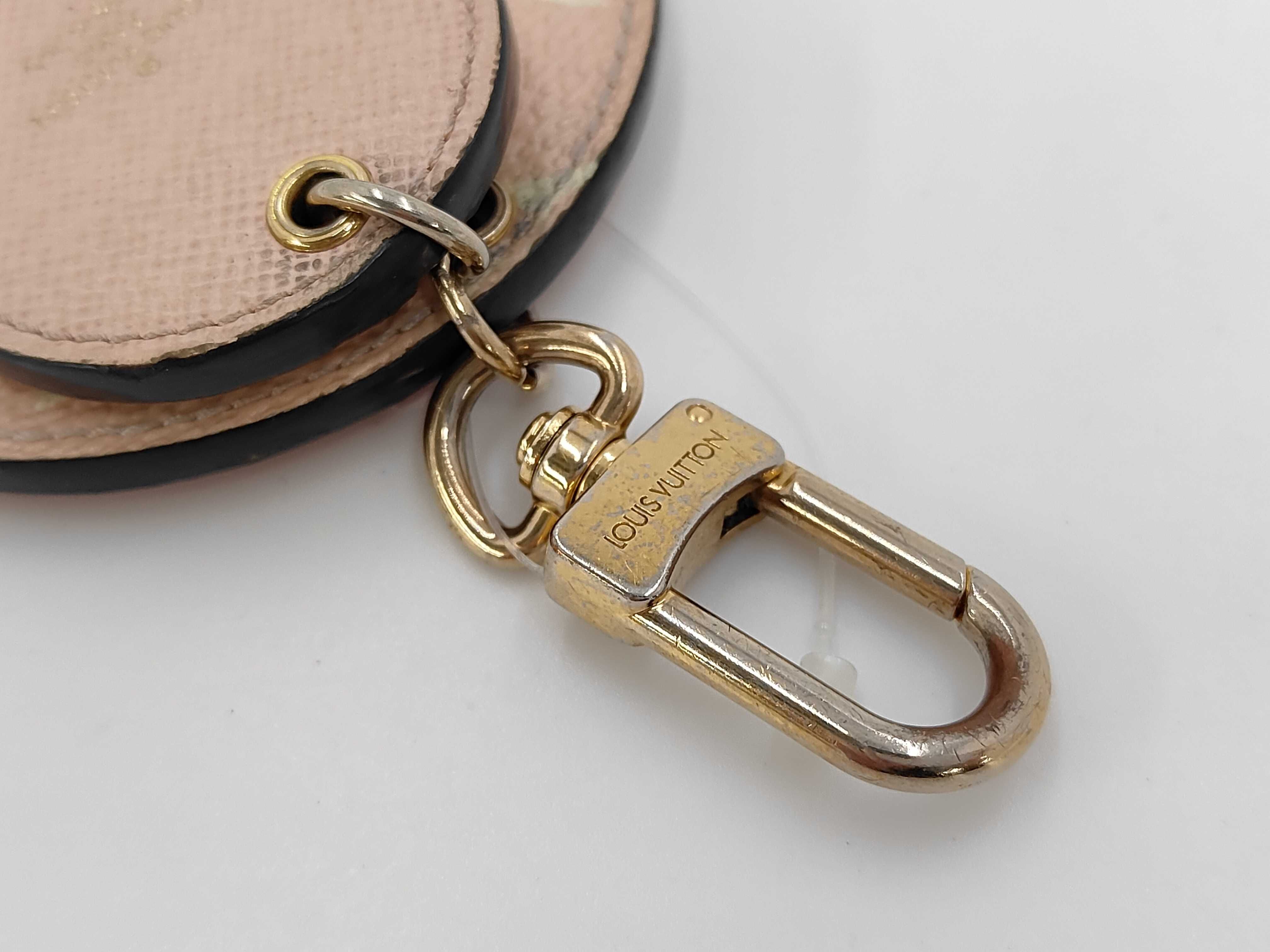 Monogram Louis Vuitton Monogram Giant Portefeuille Illustré Key Case — view 4