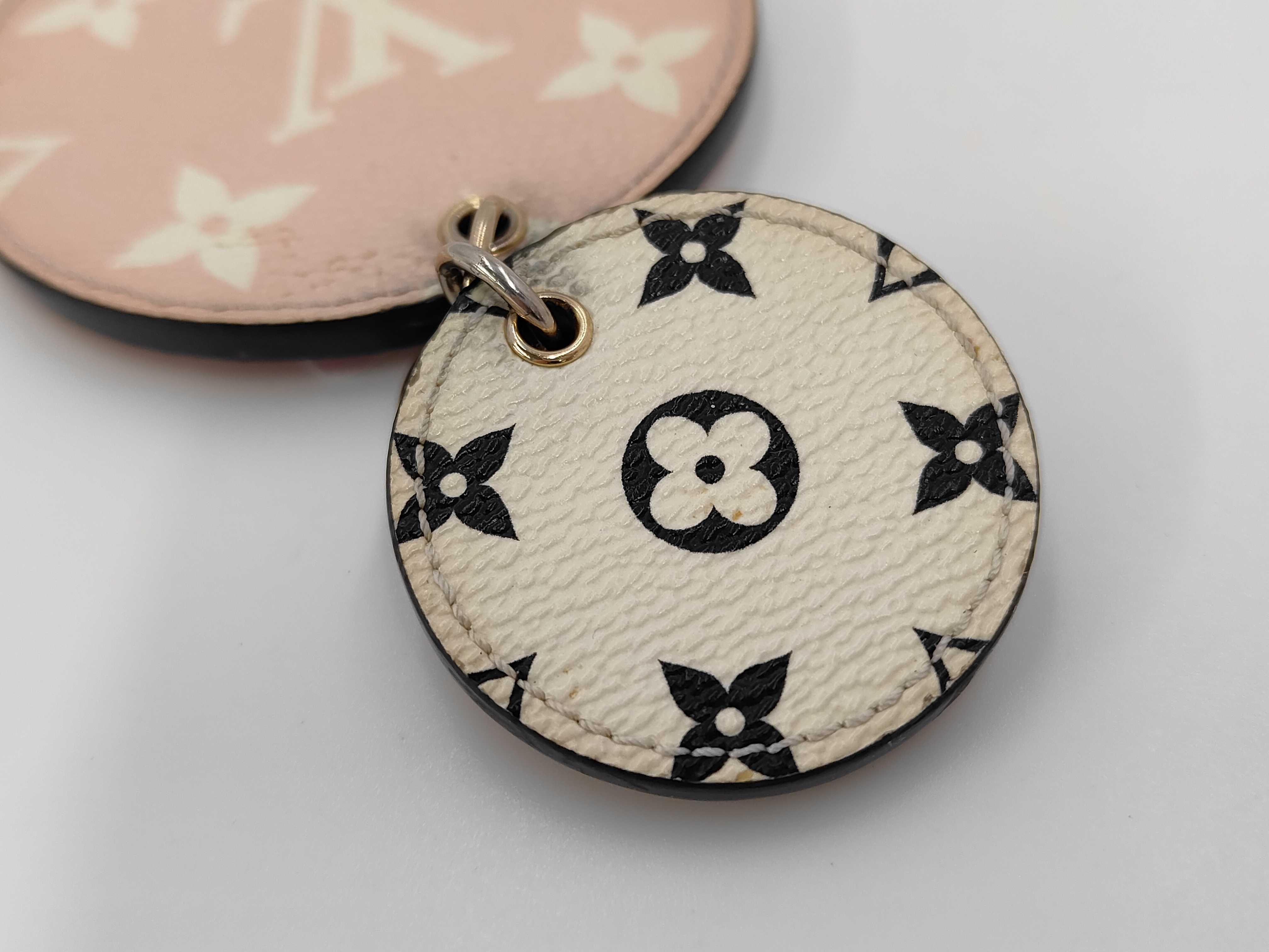 Monogram Louis Vuitton Monogram Giant Portefeuille Illustré Key Case — view 6