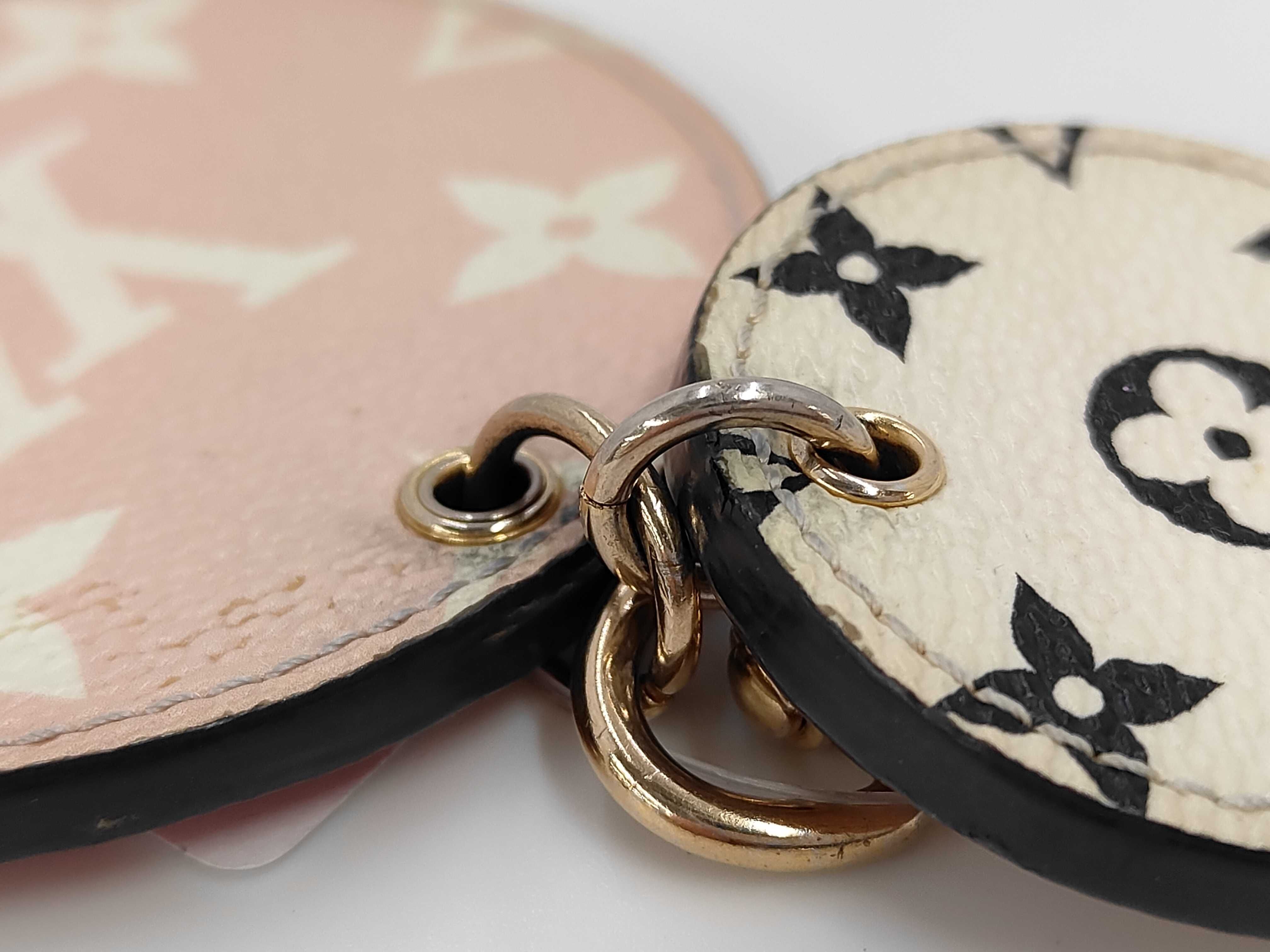 Monogram Louis Vuitton Monogram Giant Portefeuille Illustré Key Case — view 7