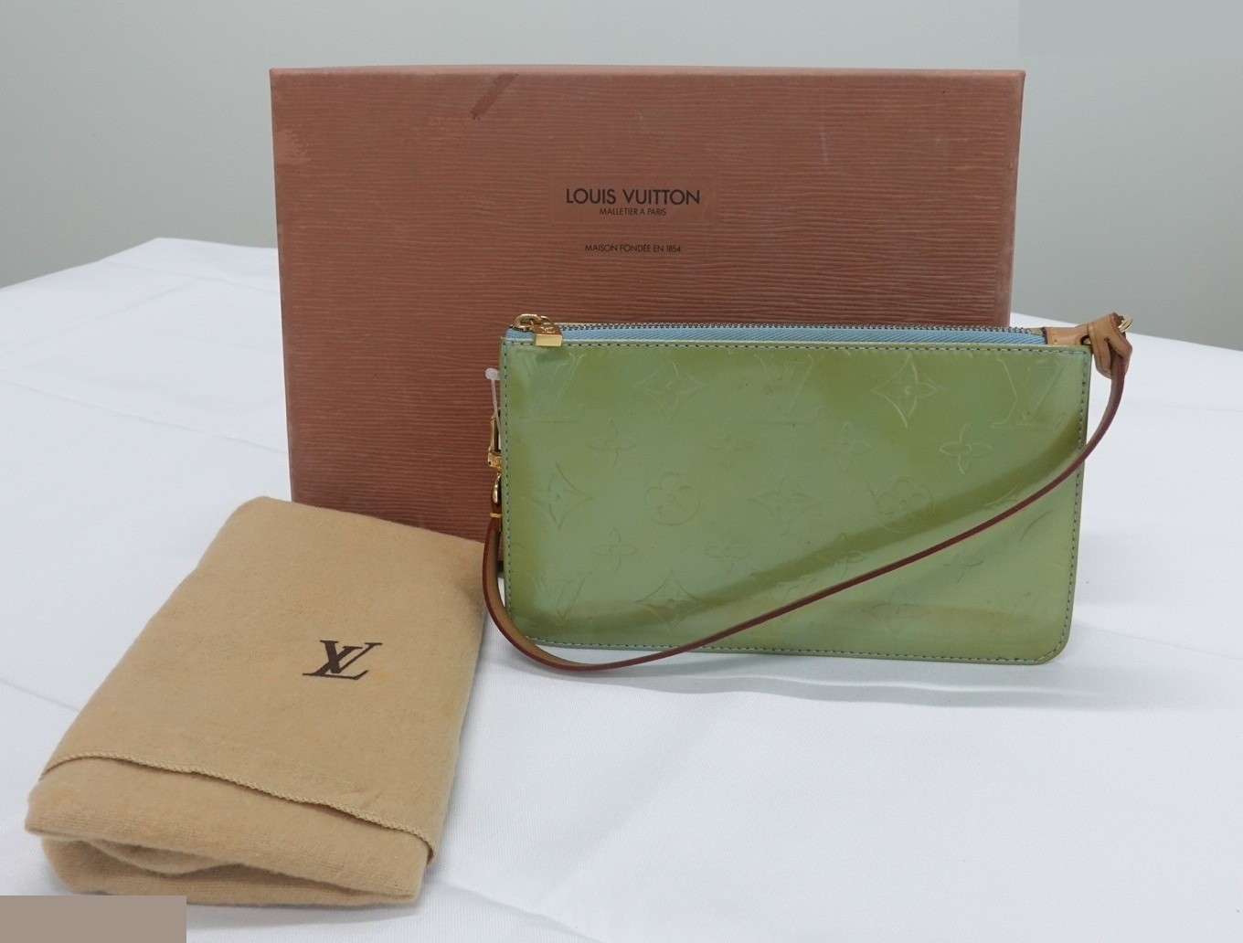 ＶＥＲＮＩＳ ＰＯＵＣＨ — view 6