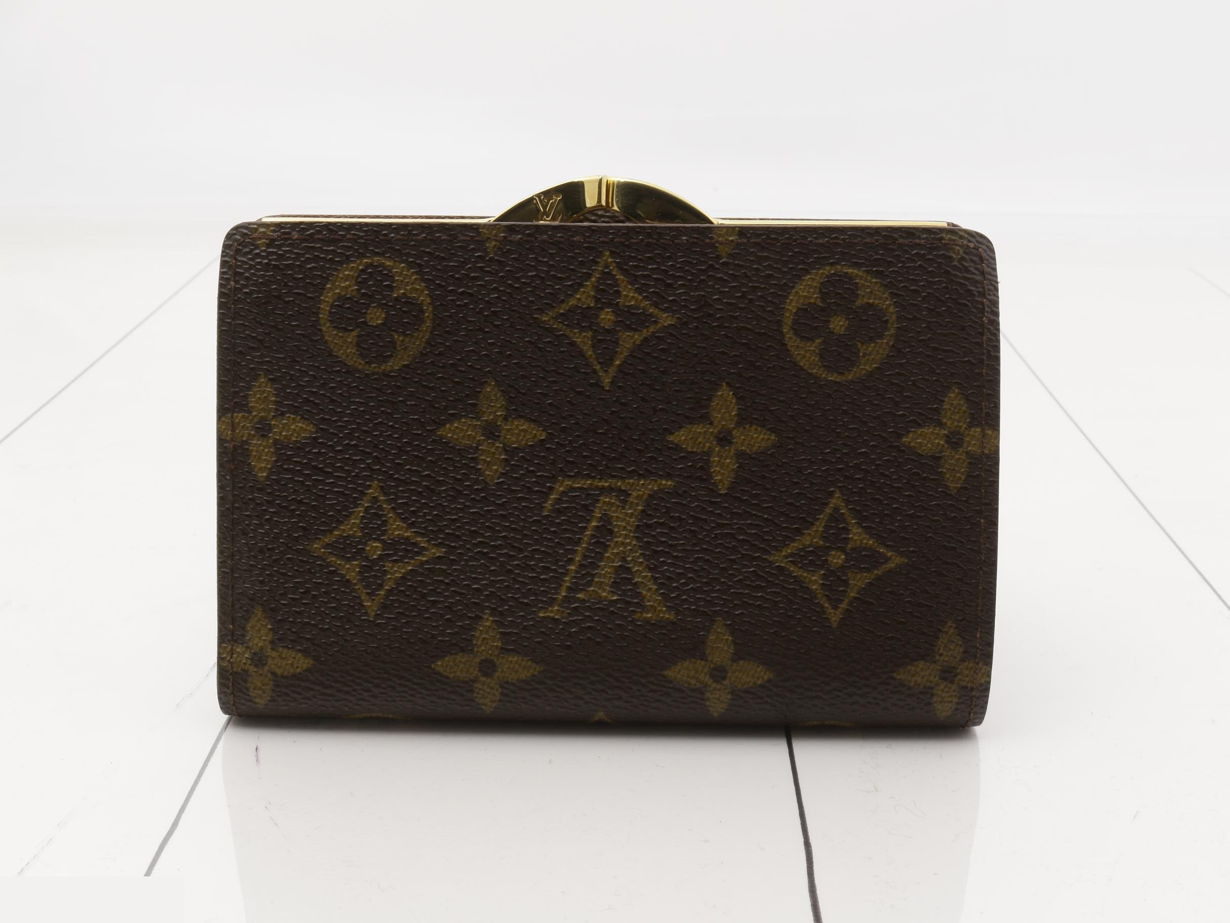 wallet — view 2