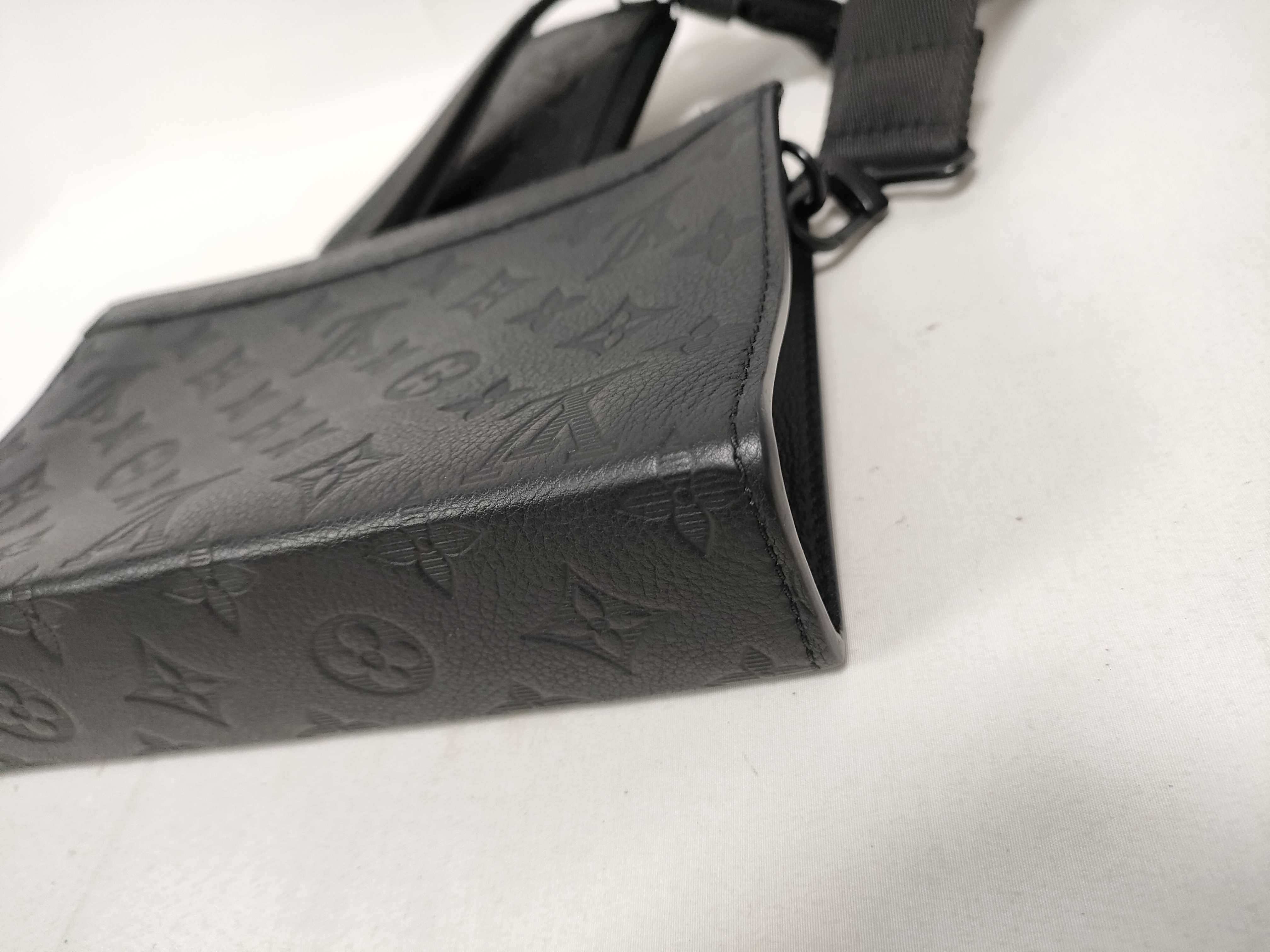 LV Monogram Shadow M81115 IC Shoulder Bag — view 4
