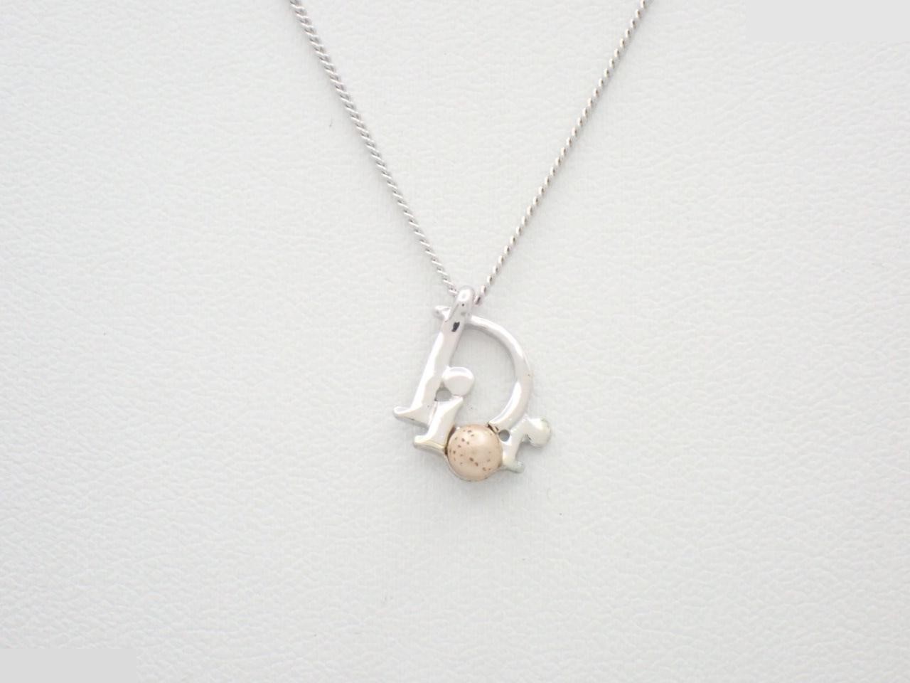 necklace, chain approximately 44cm