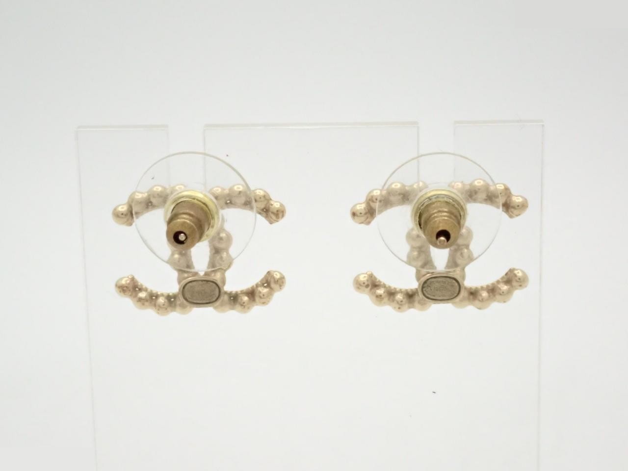L22C Earrings — view 2