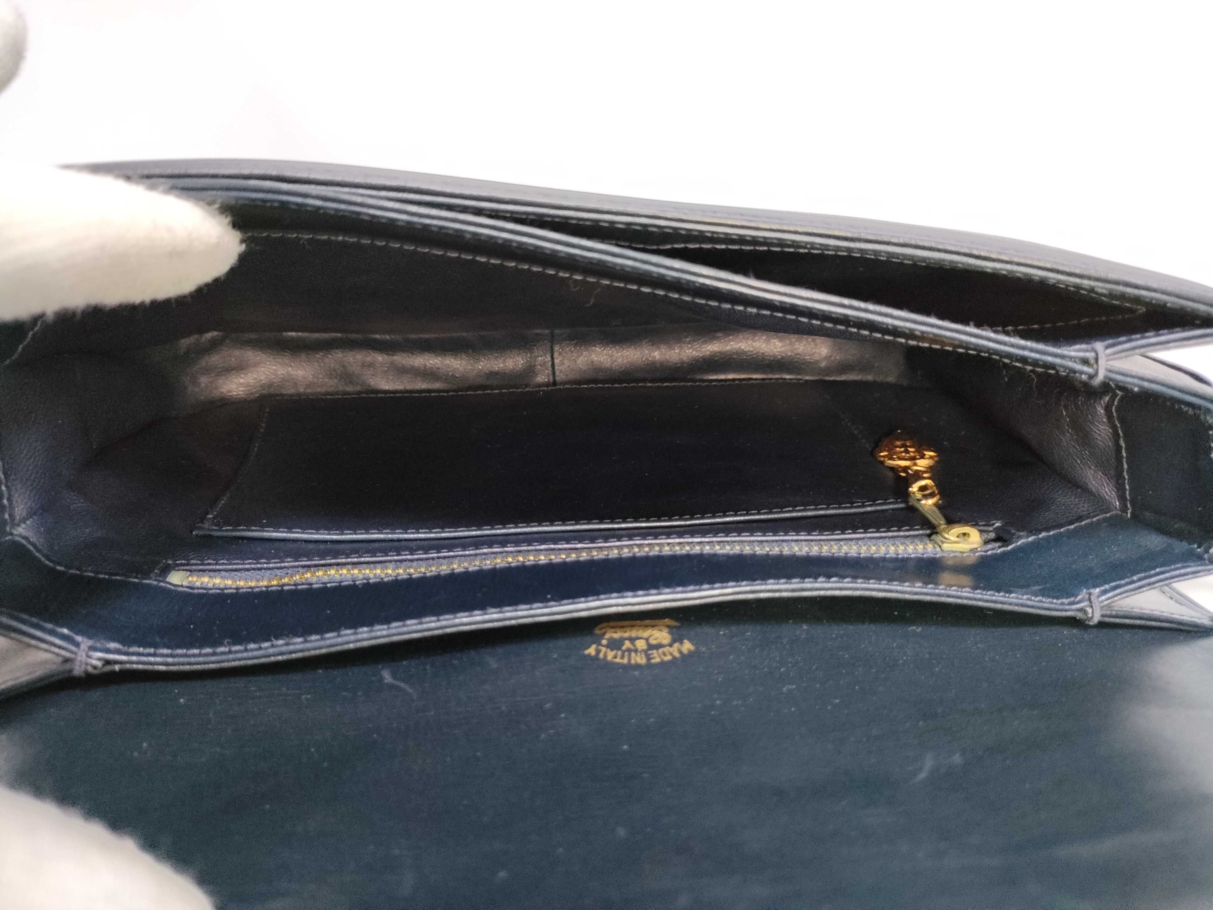Old Gucci GG Hardware Leather One Shoulder Bag — view 9