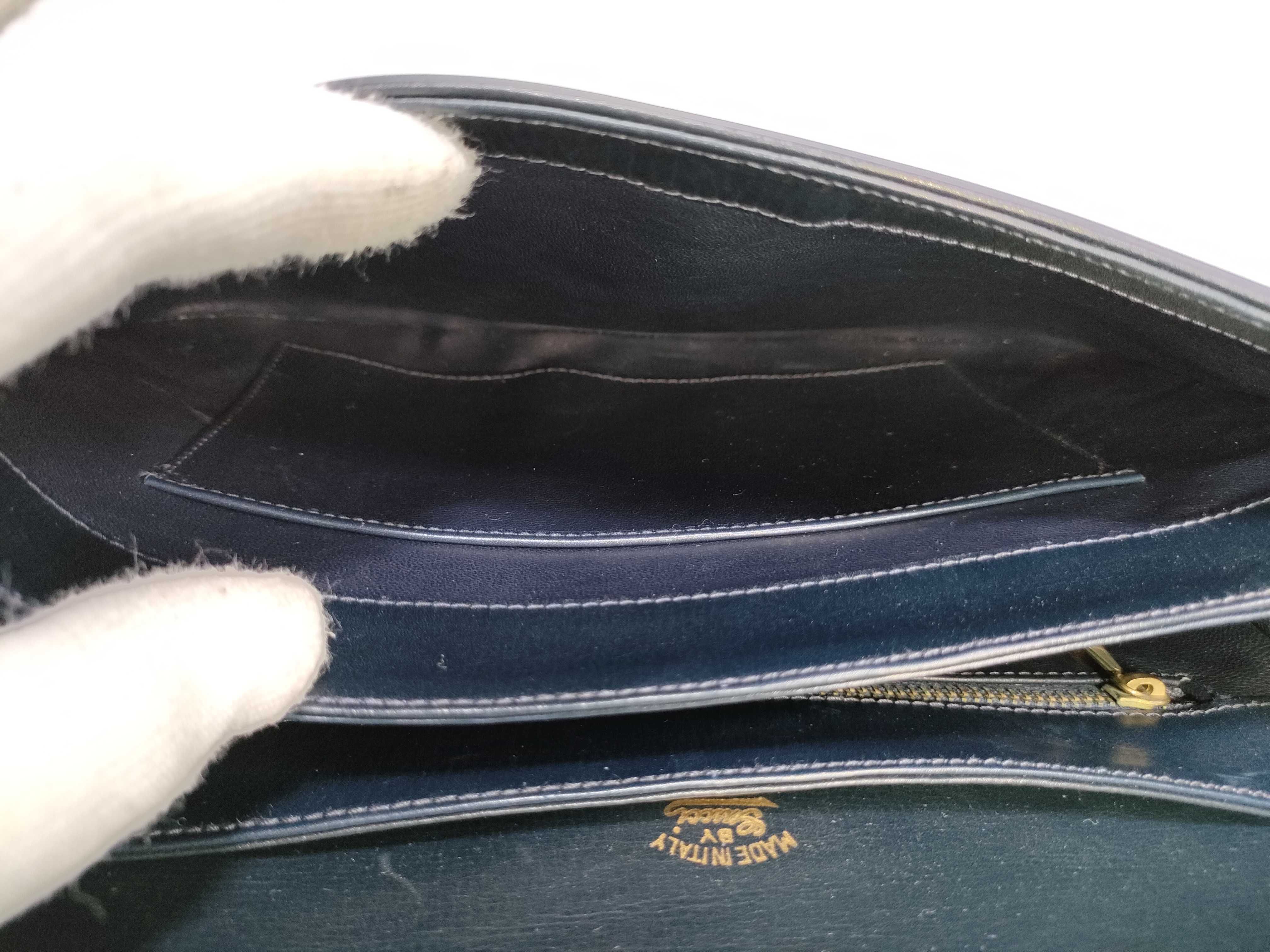 Old Gucci GG Hardware Leather One Shoulder Bag — view 10