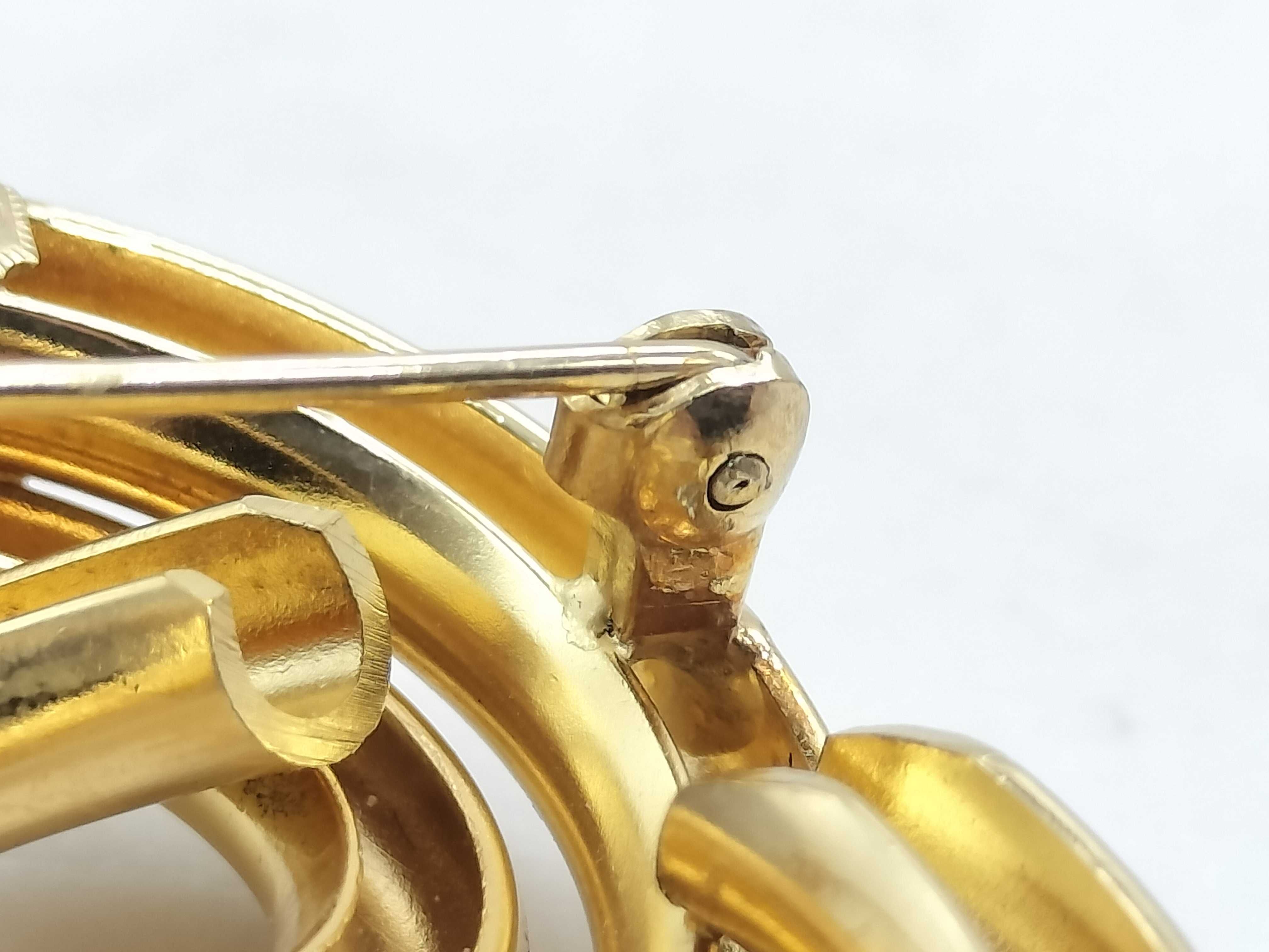 brooch — view 6