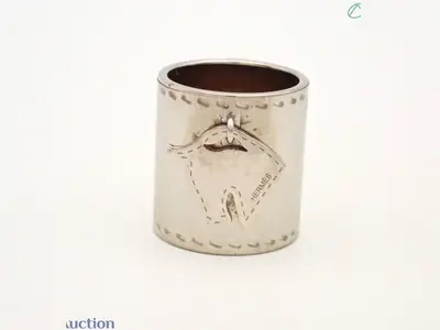 Comes with a horse motif and box.