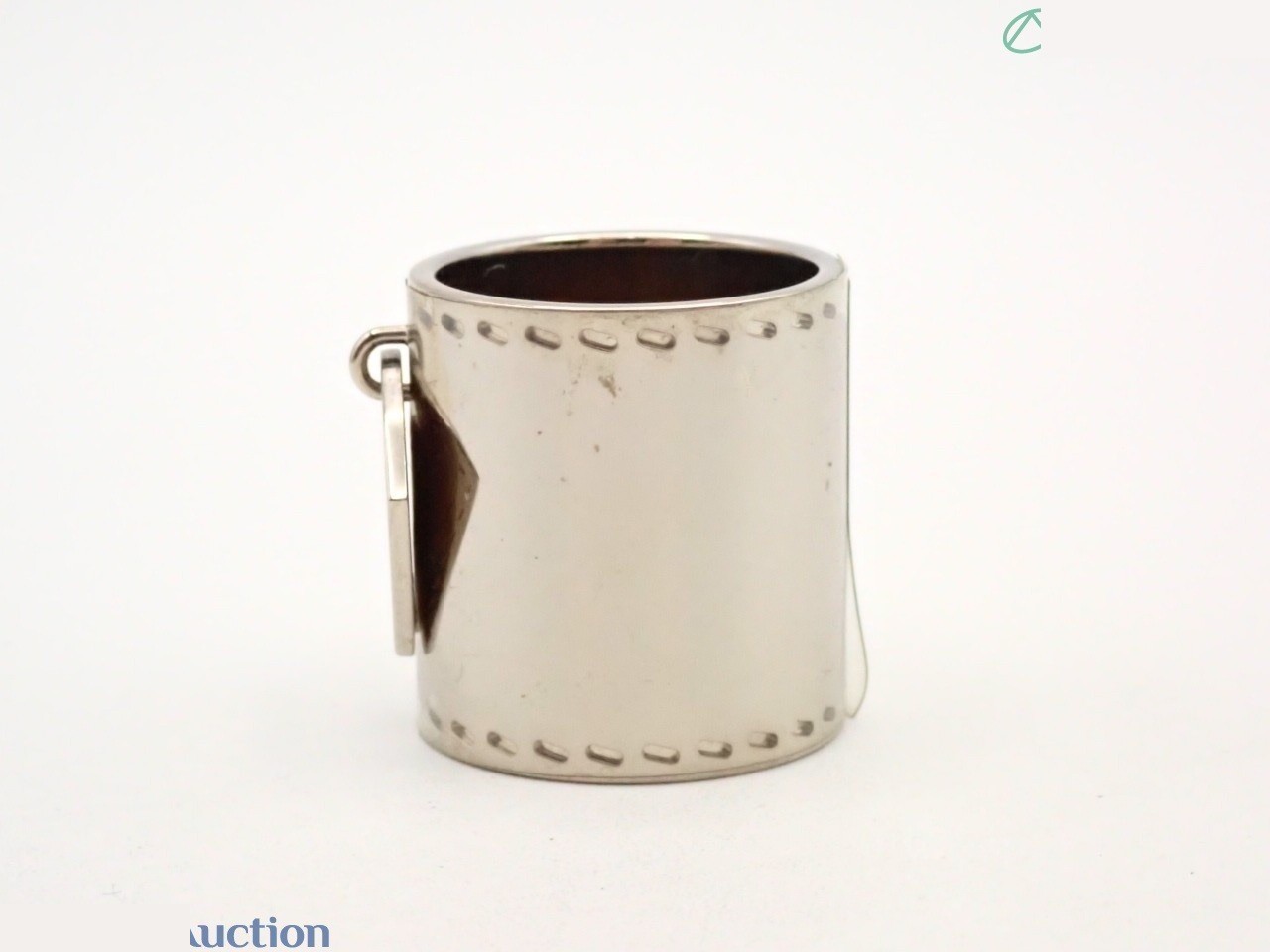 Comes with a horse motif and box. — view 3
