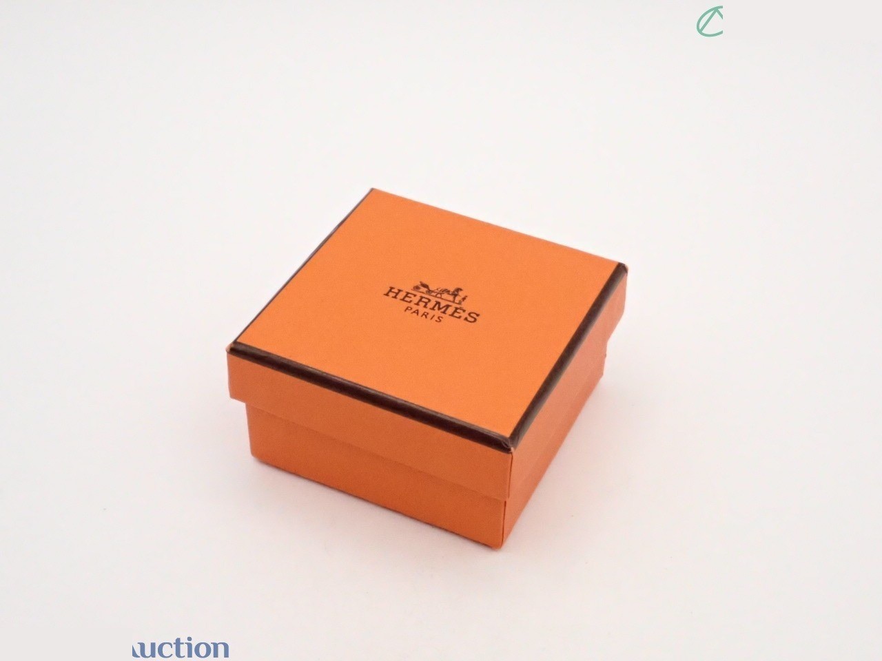 Comes with a horse motif and box. — view 4