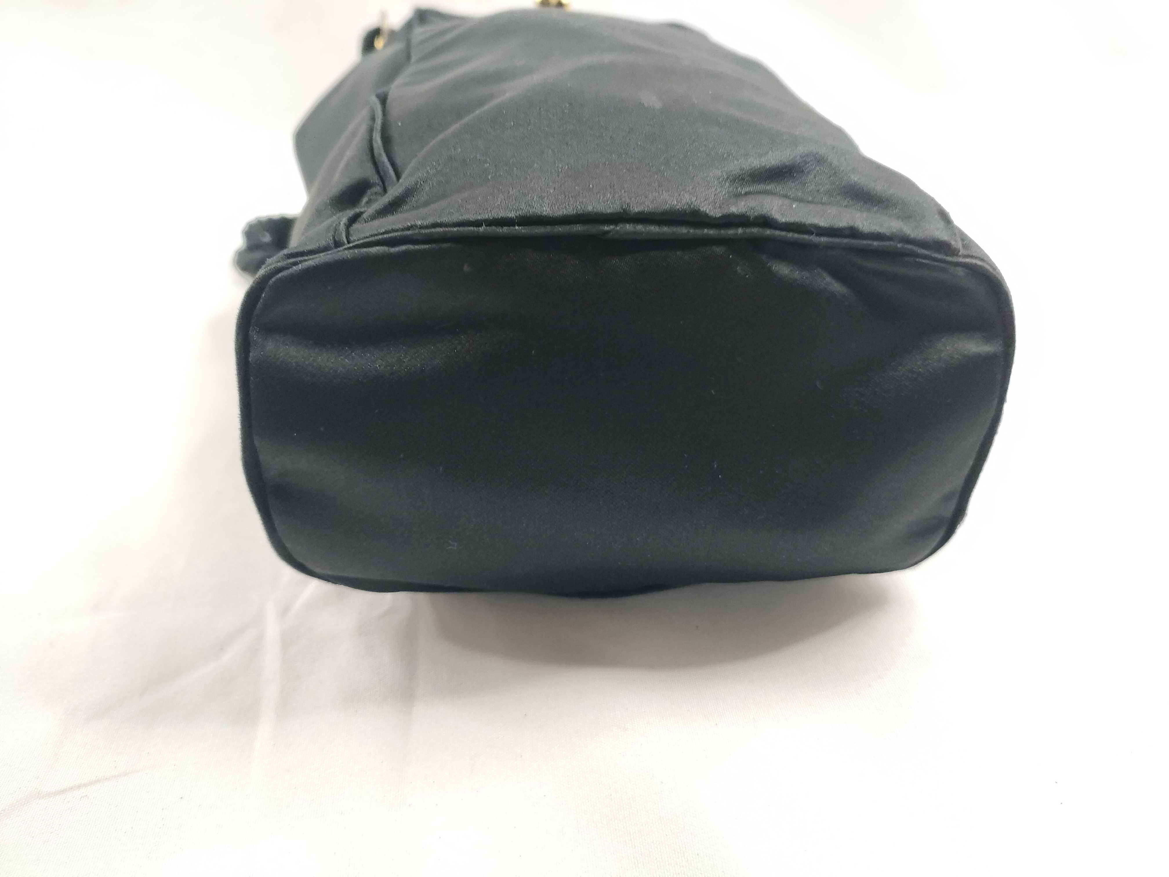 Intrecciato Bottega Veneta Intrecciato Clasp Satin Shoulder Bag Black Shoulder Bag — view 4