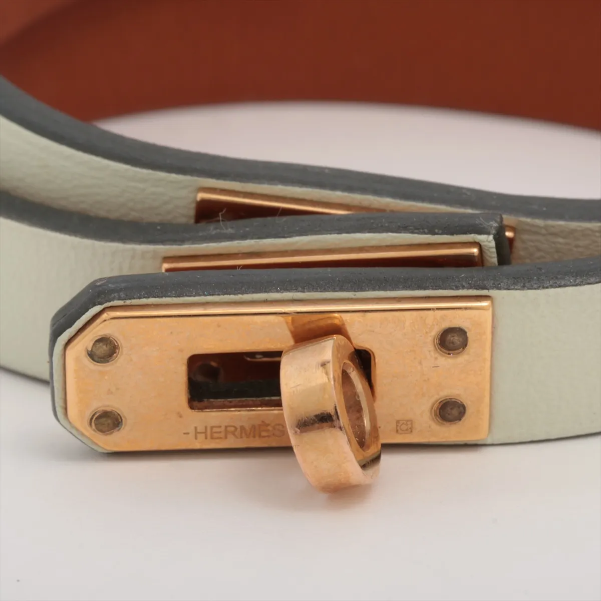 Kelly Double Tour U:2022 Bracelet T2 Veau Swift Vert Fizz. Shows signs of wear, — view 3