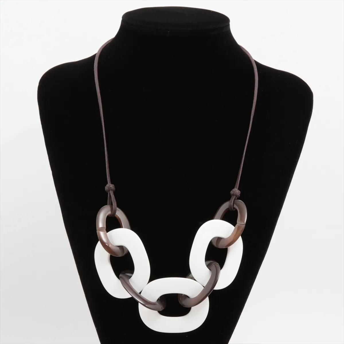 Caramba Necklace Buffalo Horn x Lacquerwood Brown x White Thread — view 5