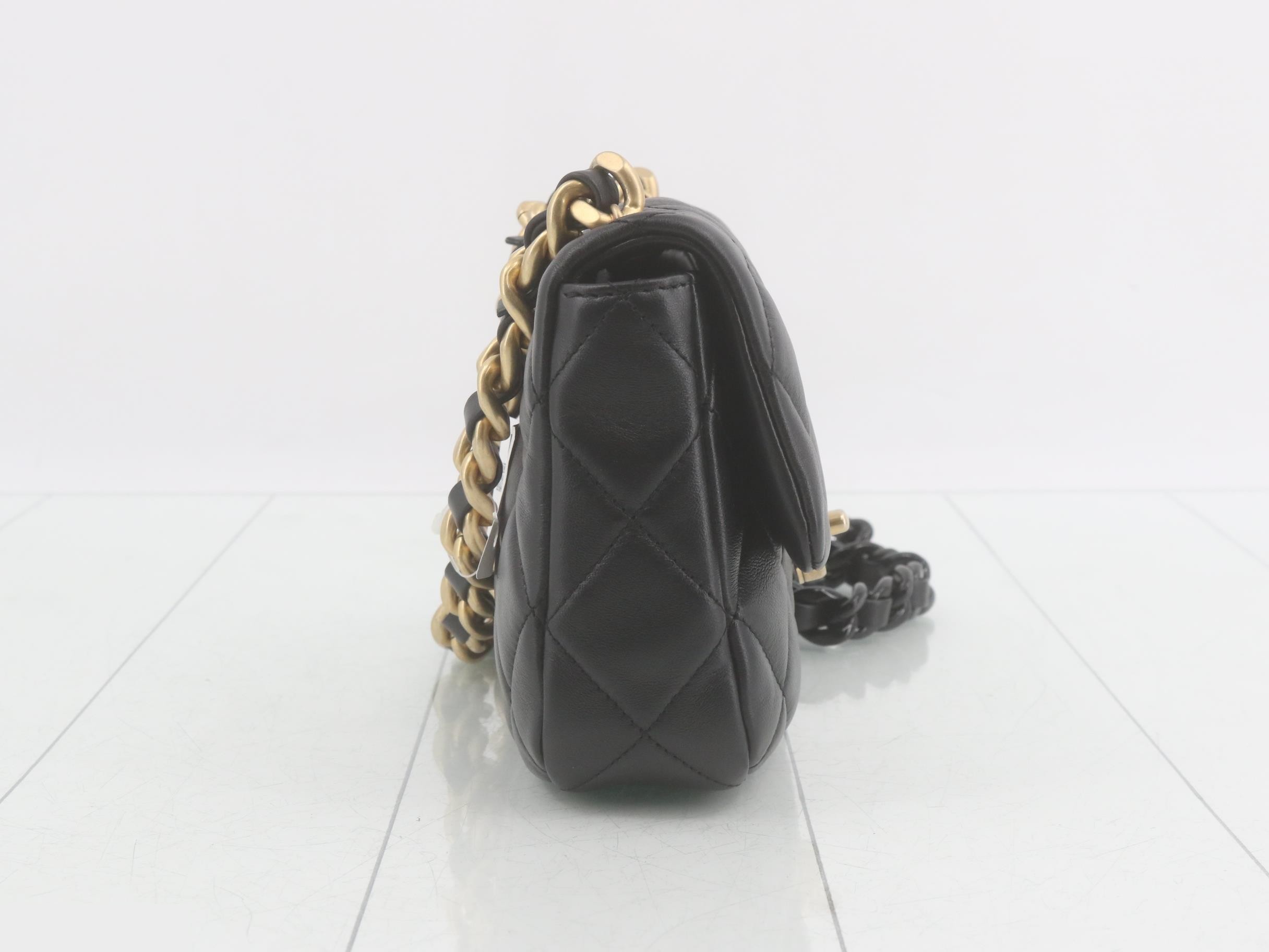 Matelassé Half-Plastic Chain Shoulder Bag — view 4