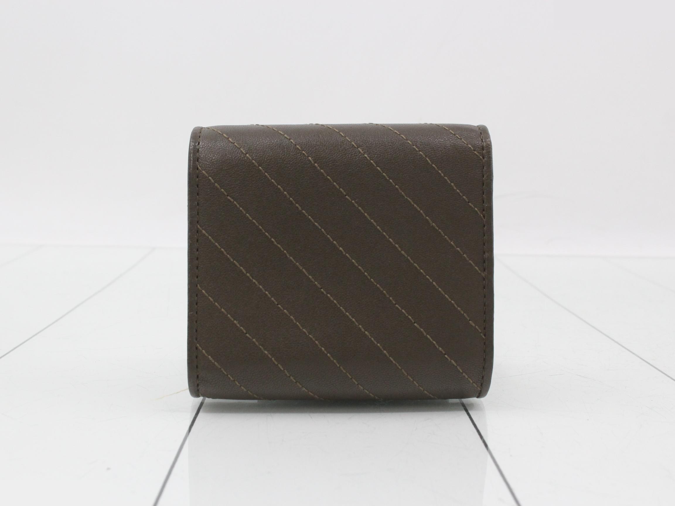 wallet — view 2