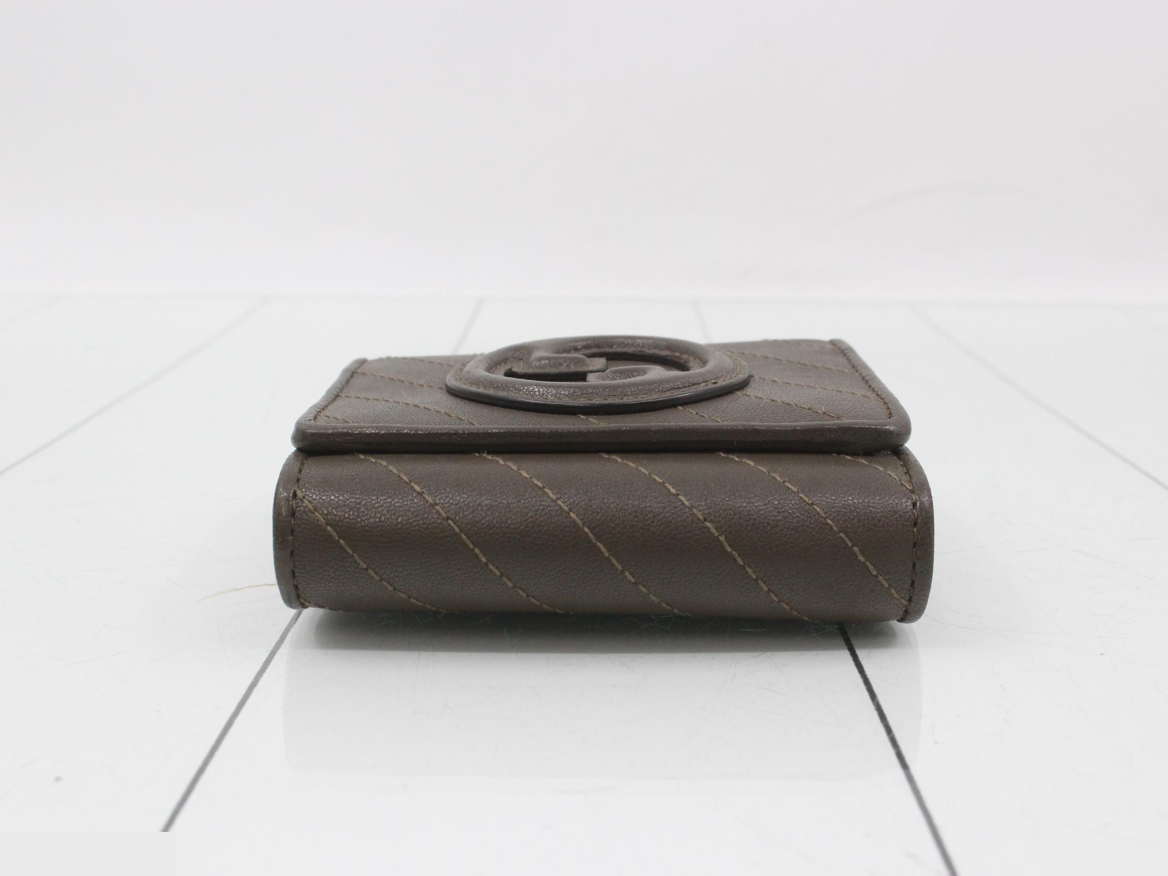 wallet — view 3