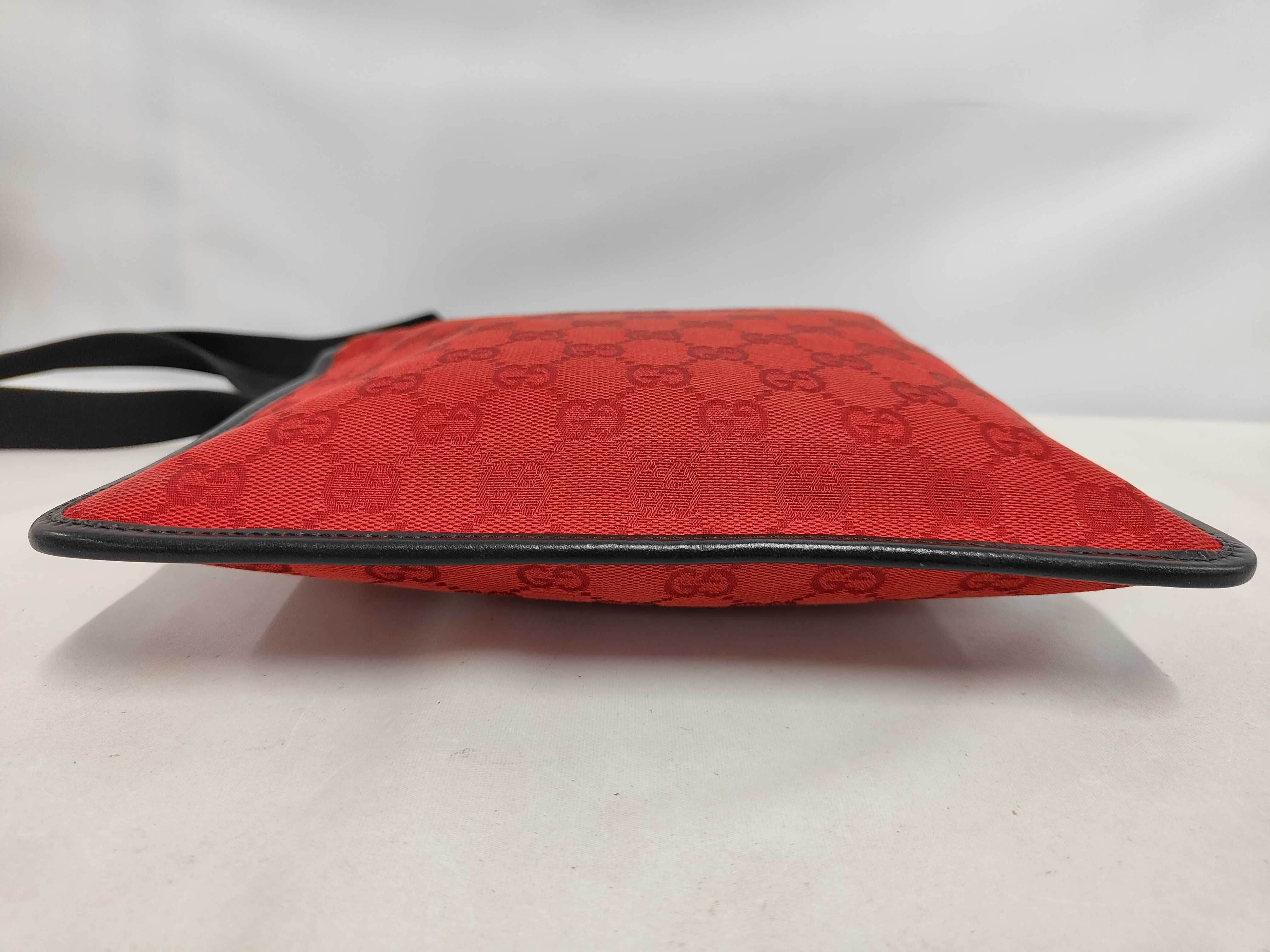GG Canvas Shoulder Bag — view 4