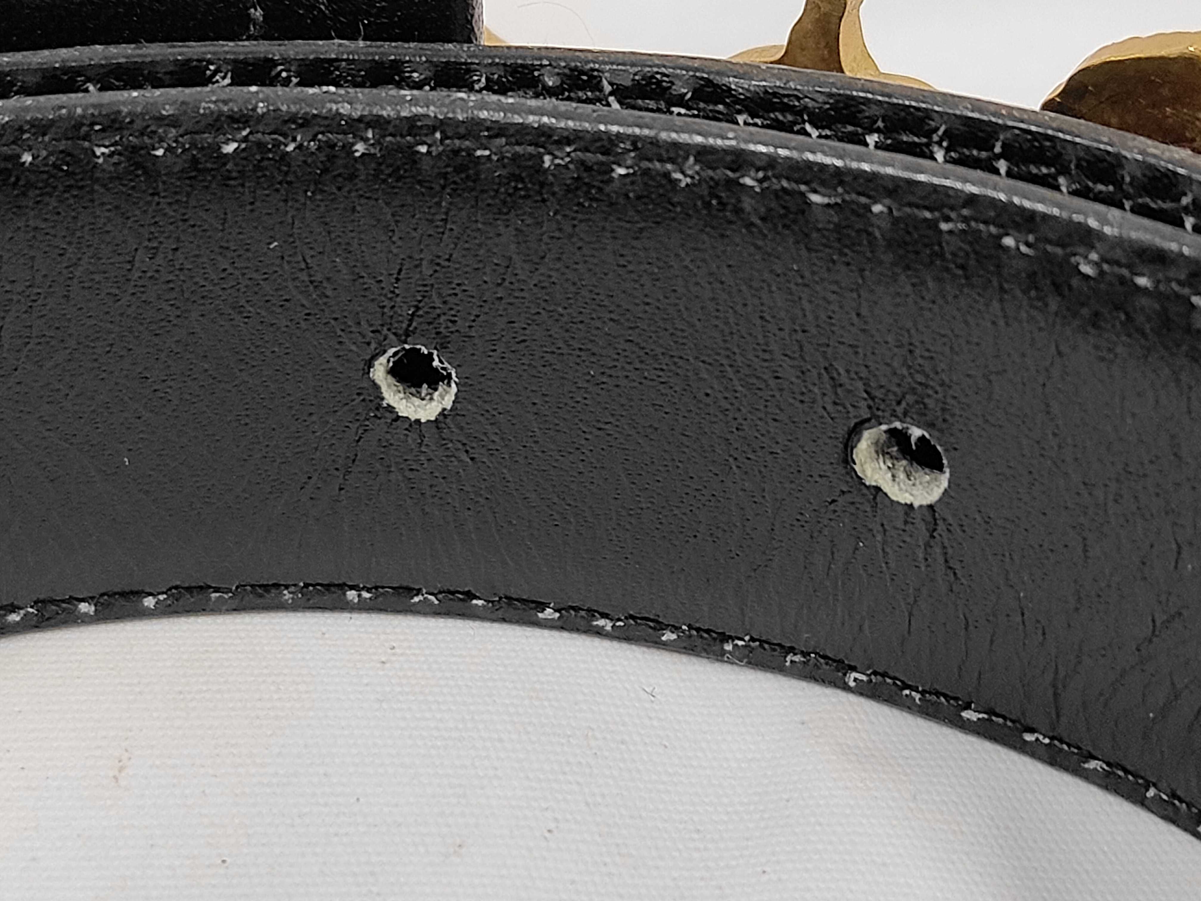 leather belt with carriage-style buckle. — view 6