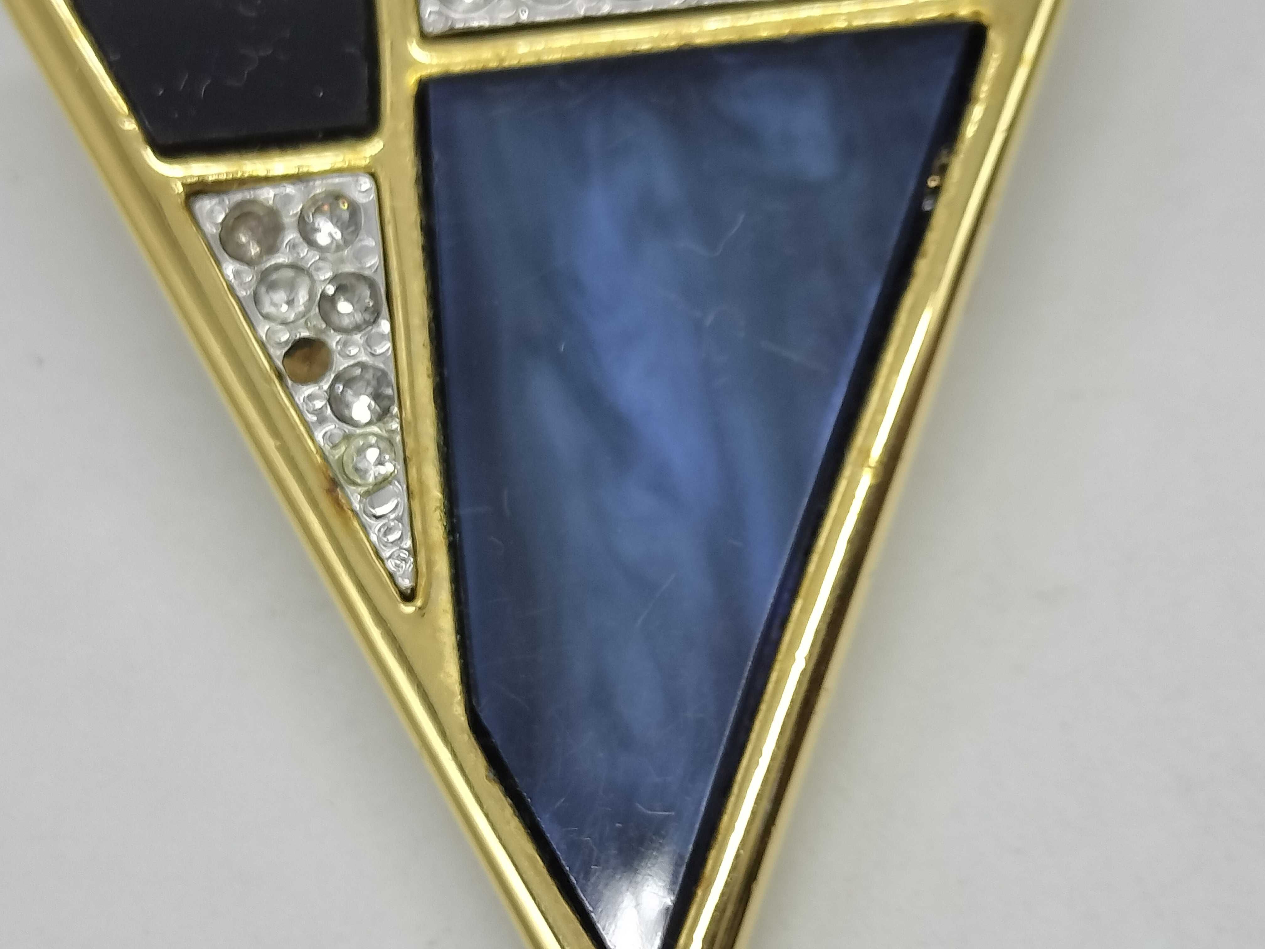 brooch — view 2