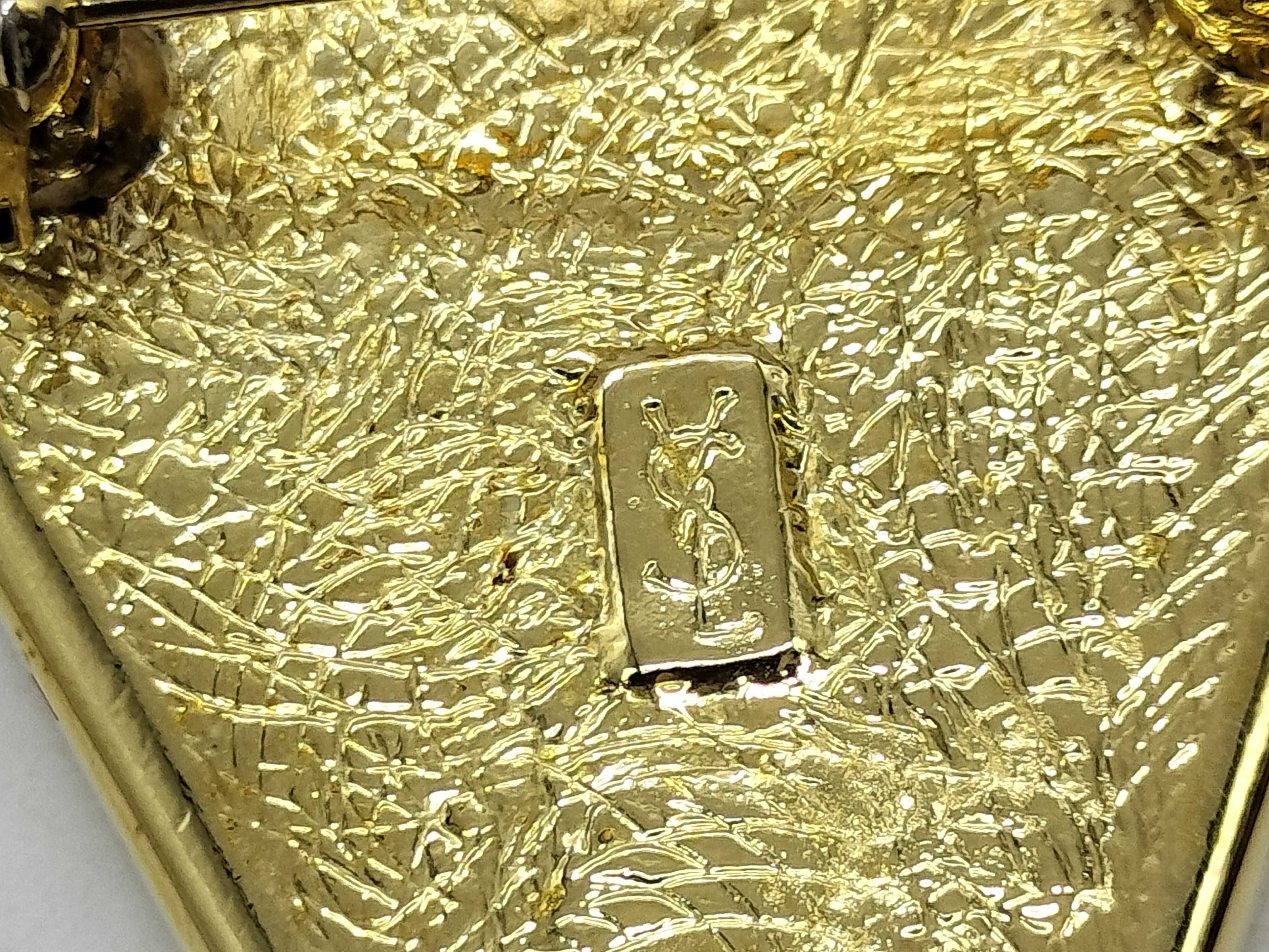 brooch — view 6