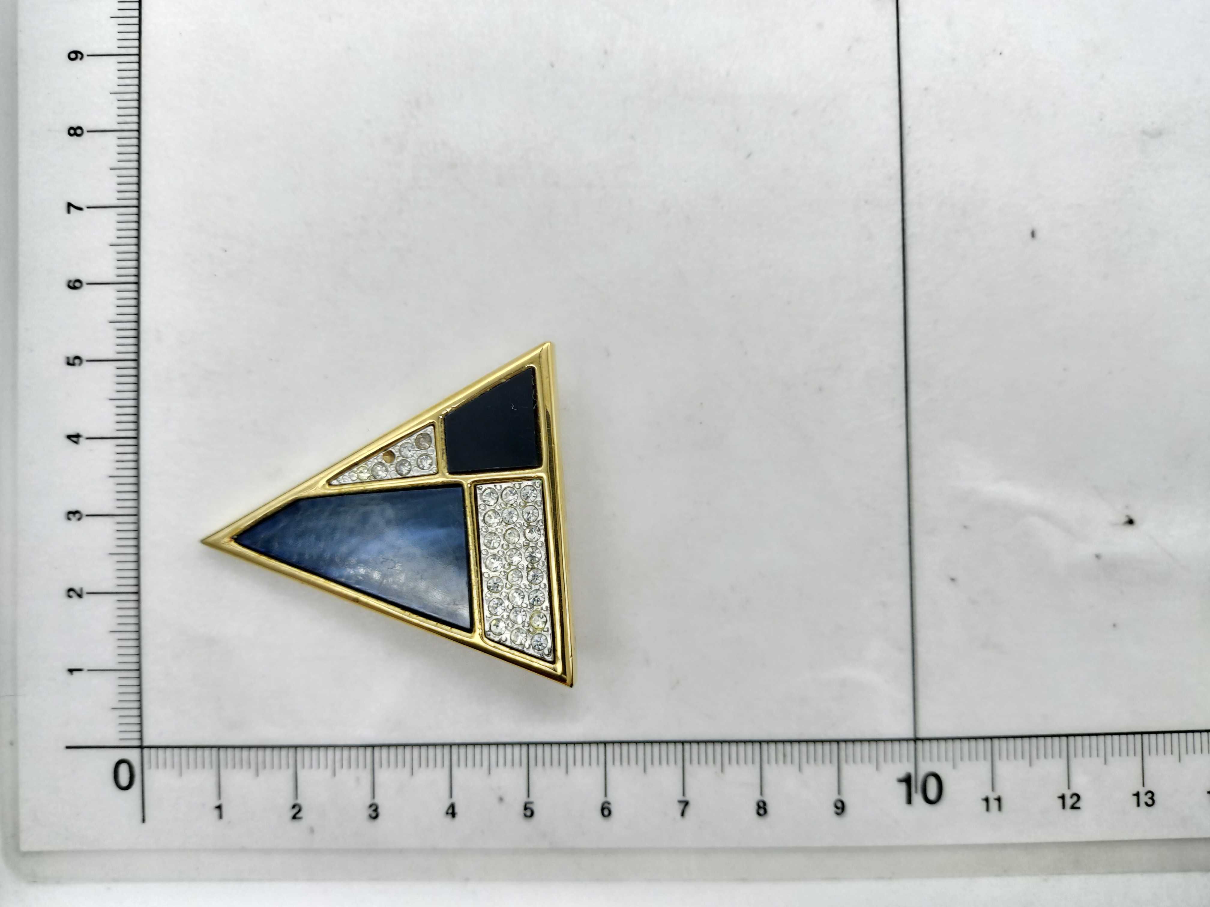 brooch — view 9