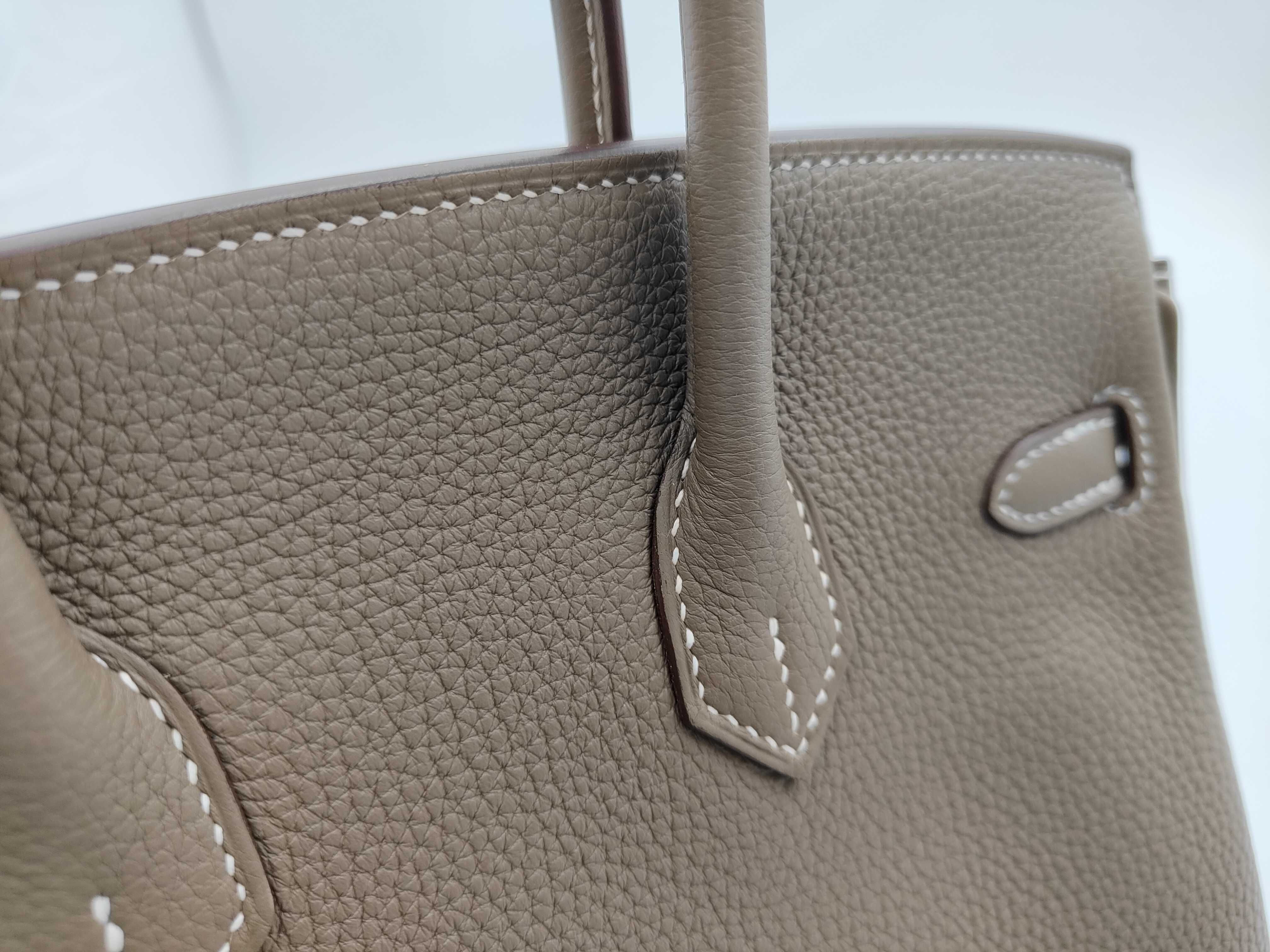 Birkin 25 Togo Etoupe B stamp 2023 Handbag with box, dust bag, padlock, key, and clochette. — view 5