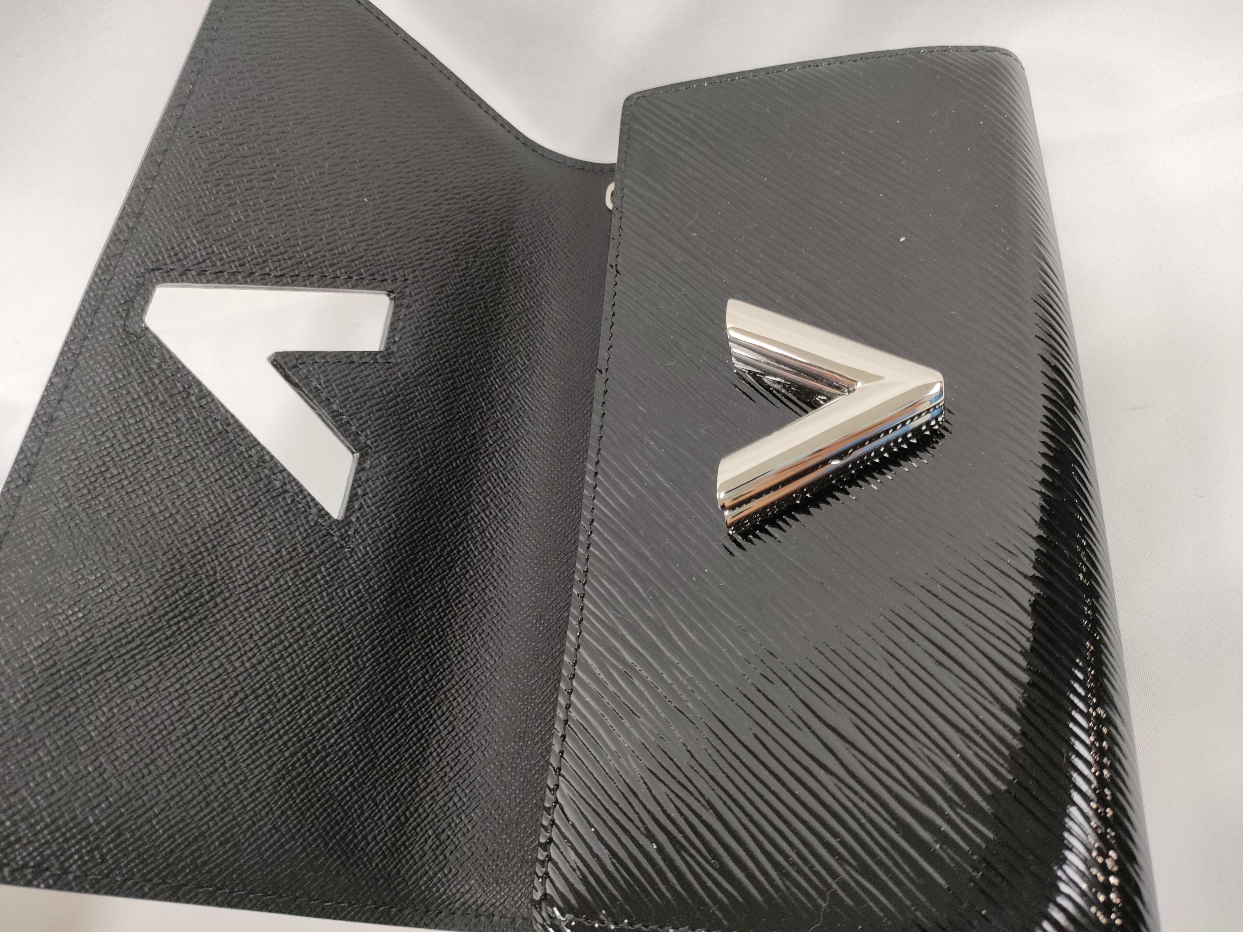 Long Wallet / Portefeuille Twist / Epi Electric / Noir / M6117N / TN3185 Wallet — view 7