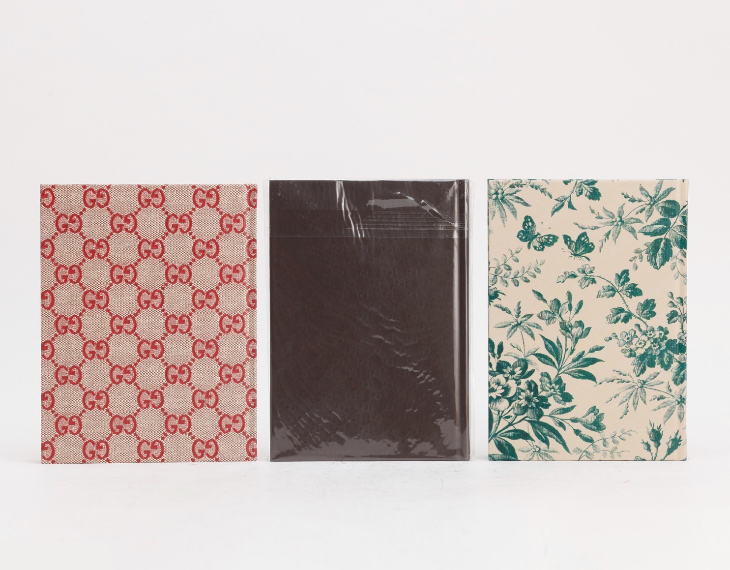 Three unused notebooks, set of novelty items. — view 2