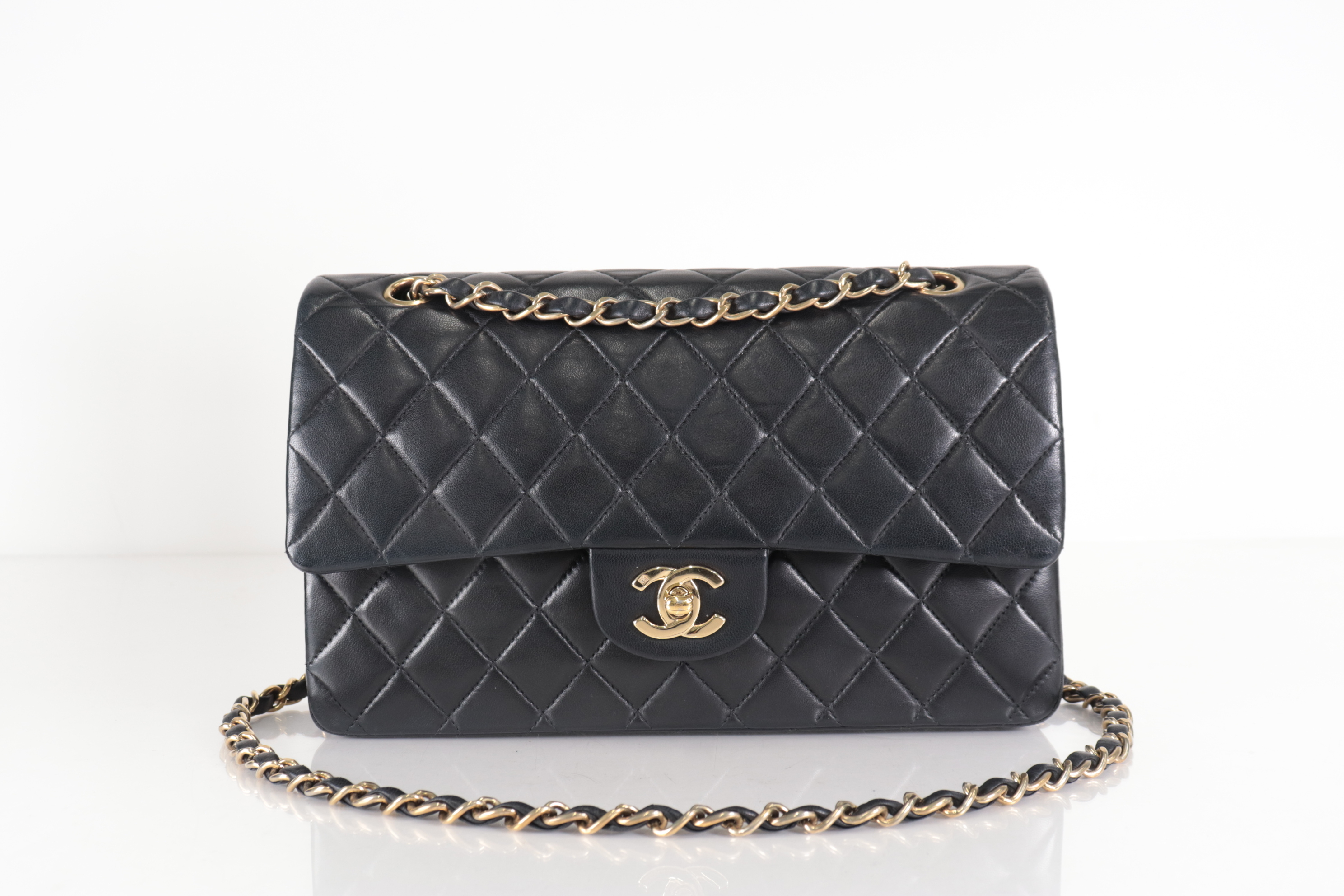 W-flap 25 Lambskin Shoulder Bag (Serial No. 7) — view 2