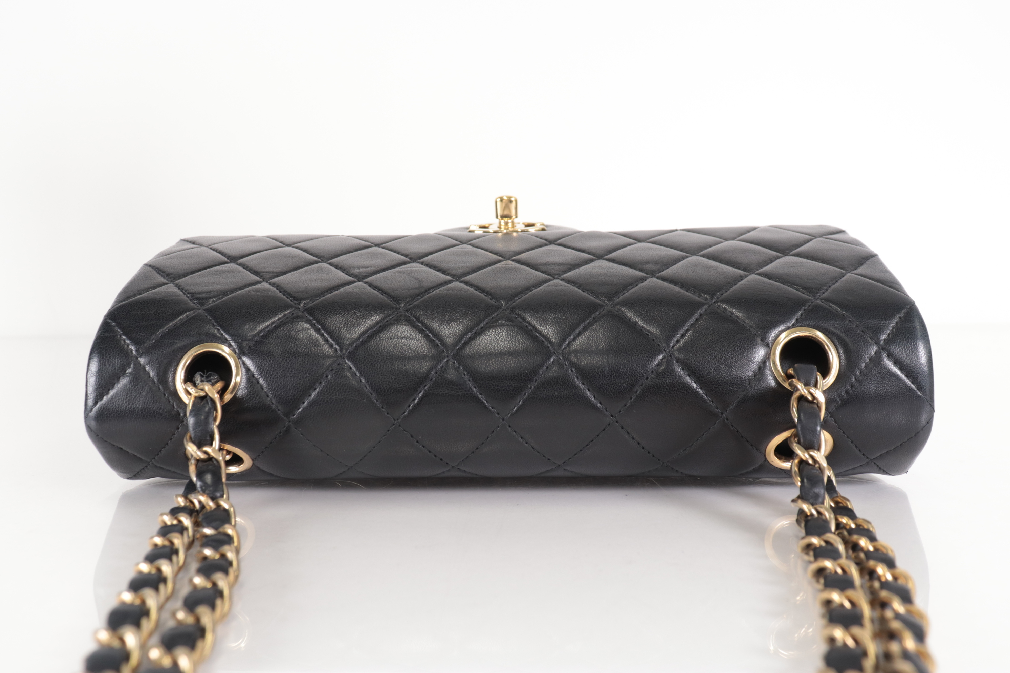 W-flap 25 Lambskin Shoulder Bag (Serial No. 7) — view 6