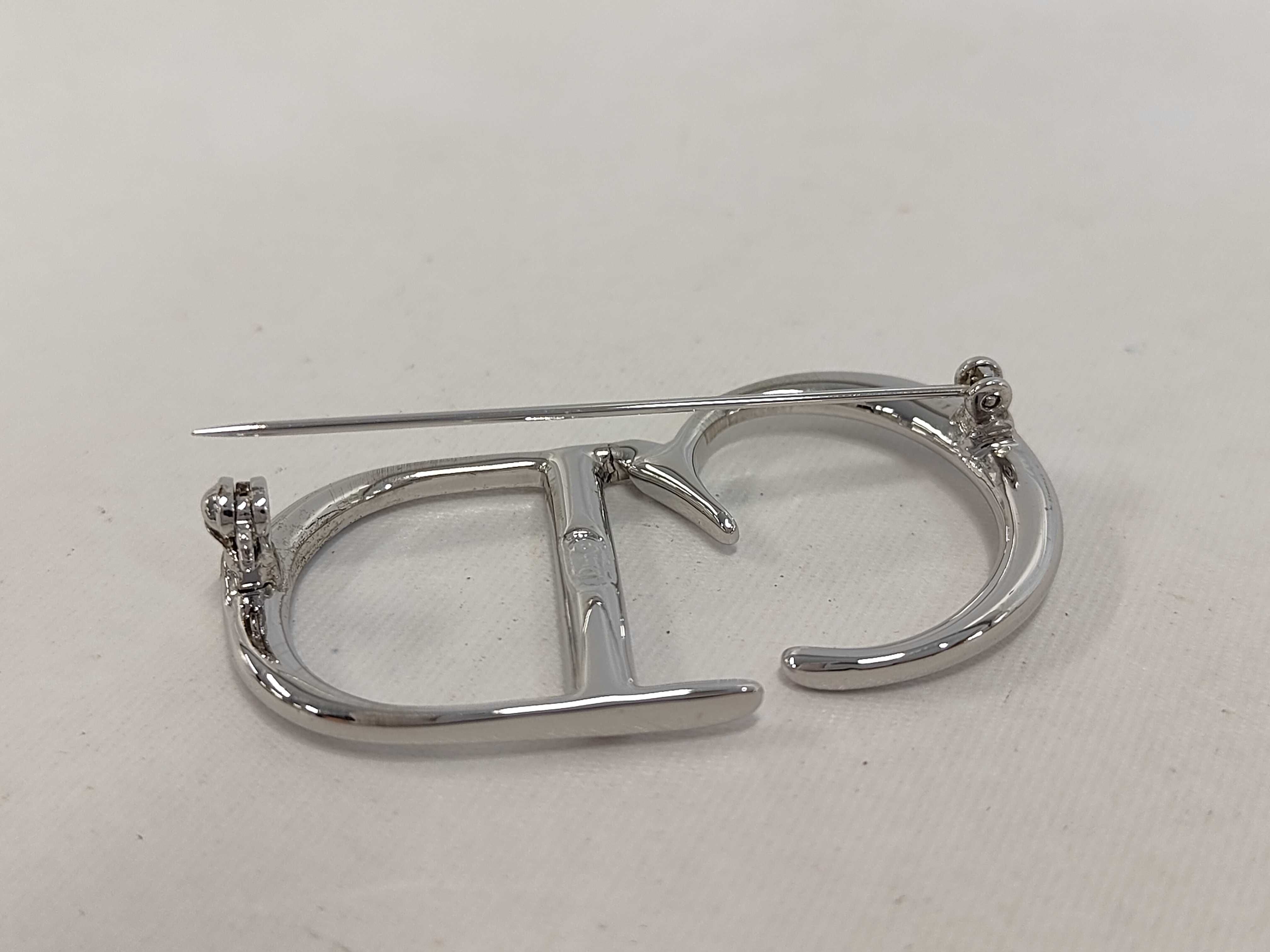 Christian / Brooch / Plated Brooch — view 3