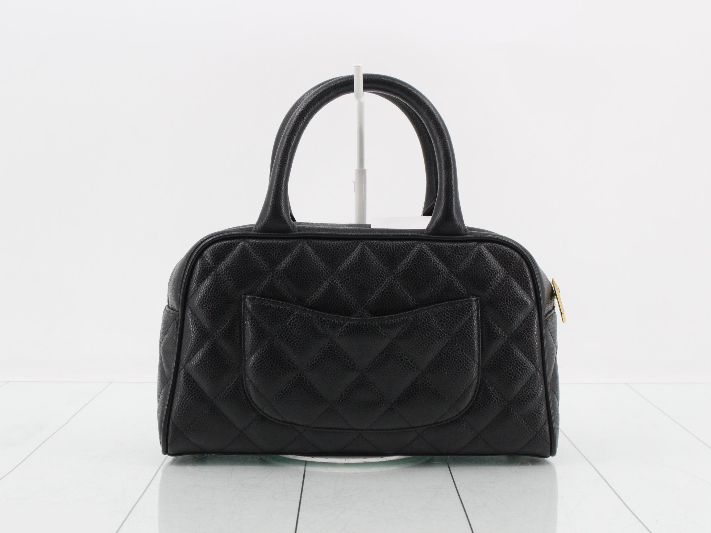Matelassé caviar leather handbag, black — view 2