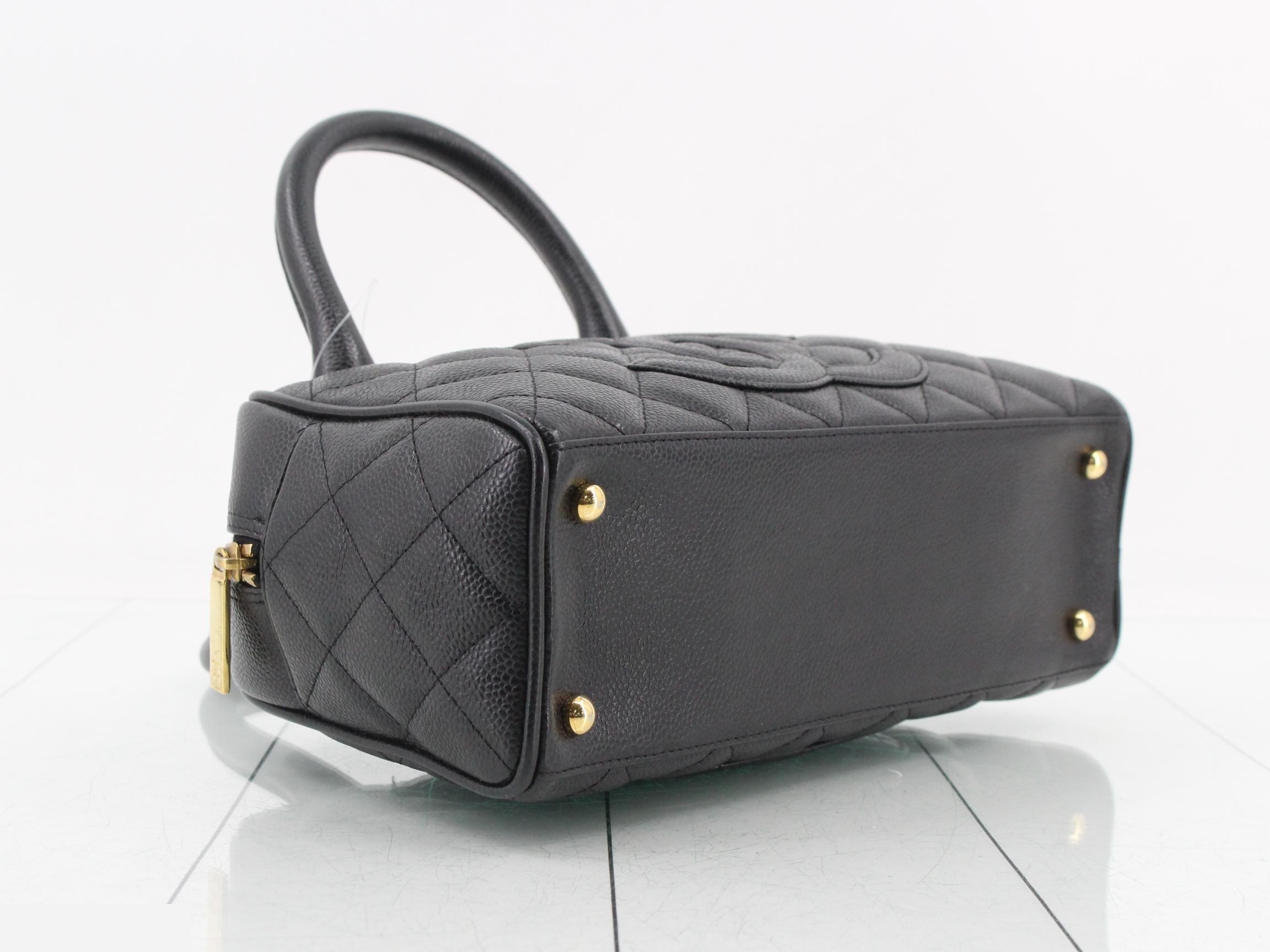 Matelassé caviar leather handbag, black — view 5