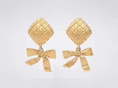 Earrings, ribbon diamond shape