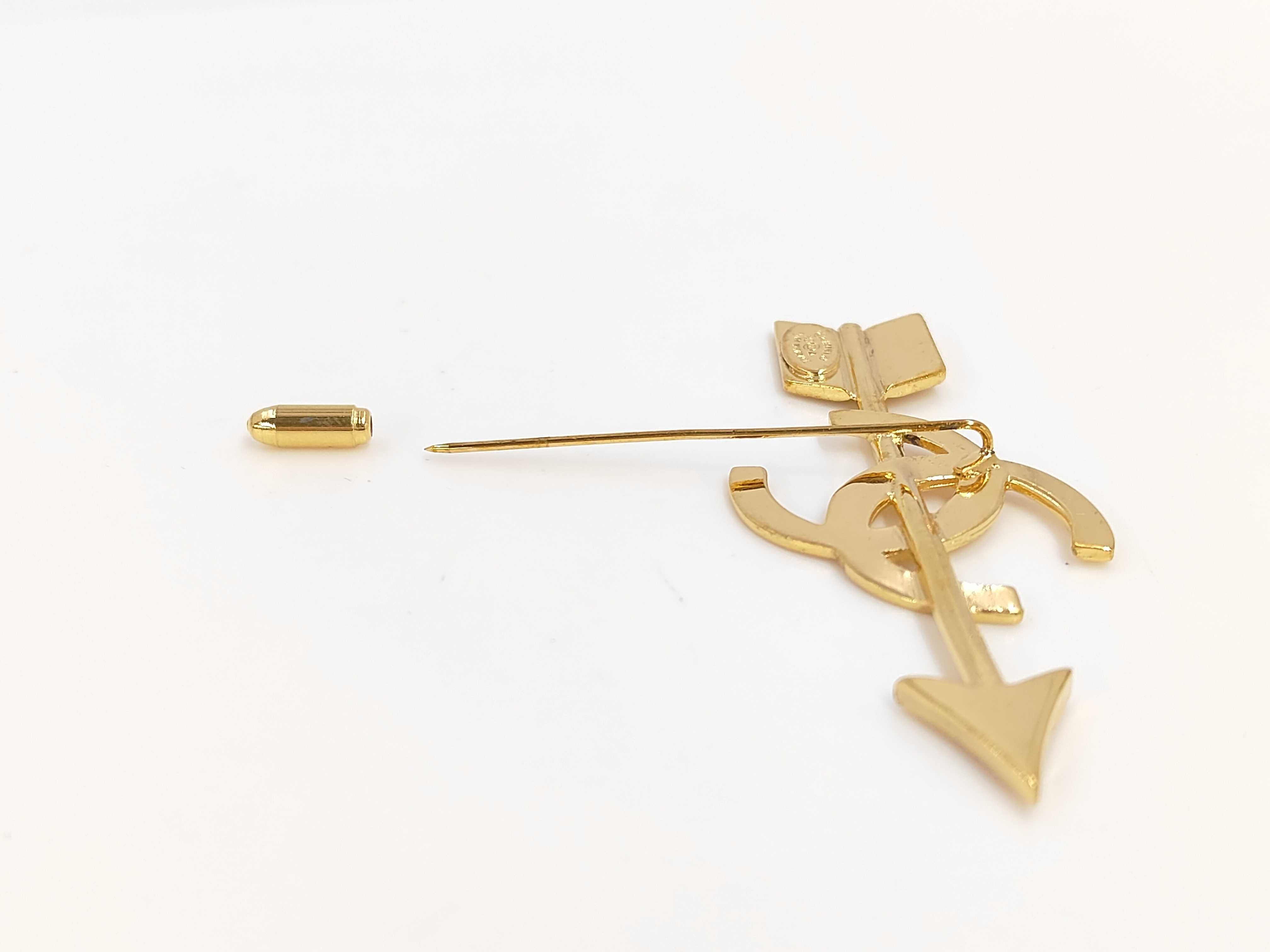 brooch, Coco Mark, arrow, bow, gold, 93 o'clock brooch — view 4