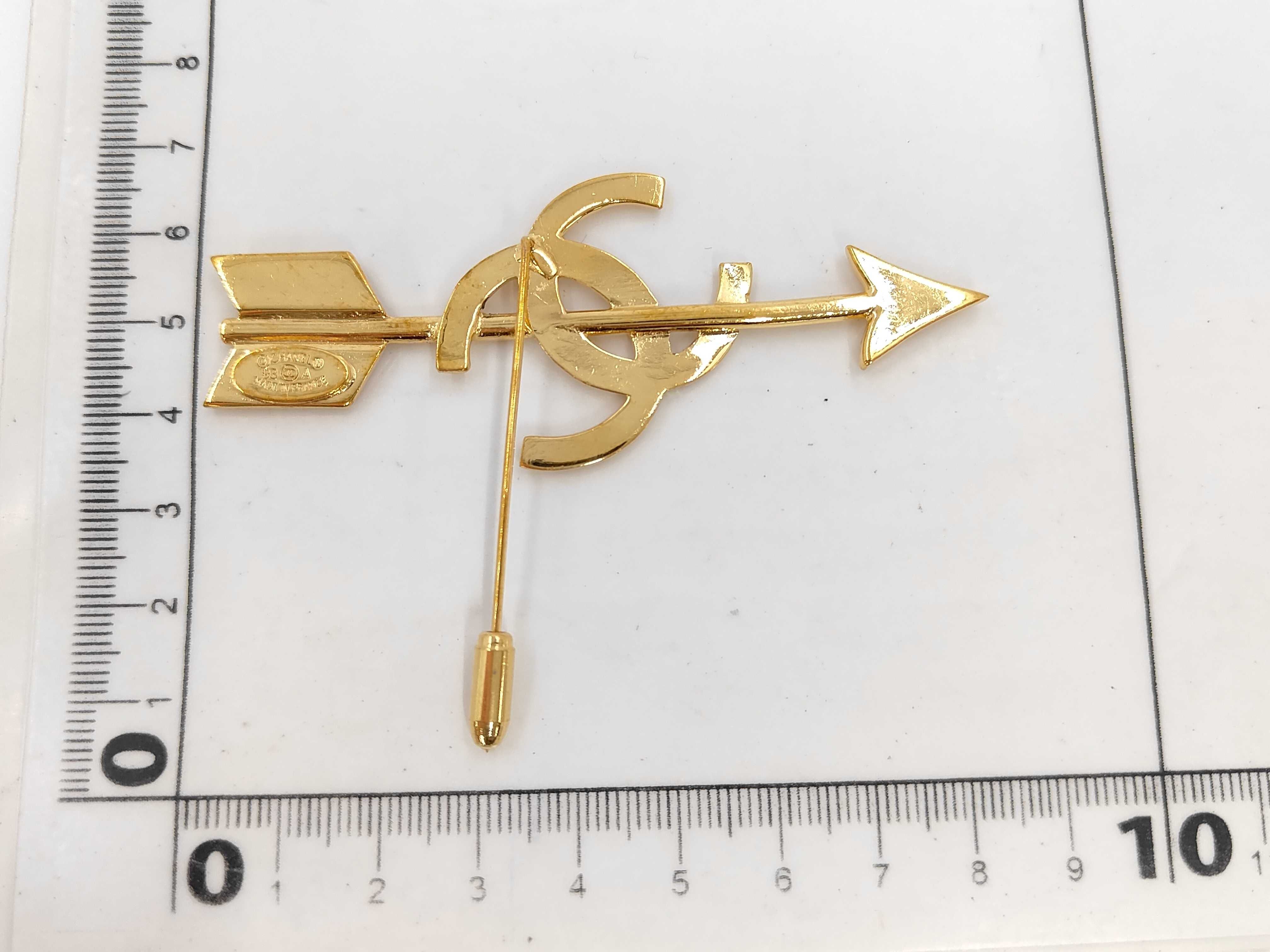 brooch, Coco Mark, arrow, bow, gold, 93 o'clock brooch — view 5