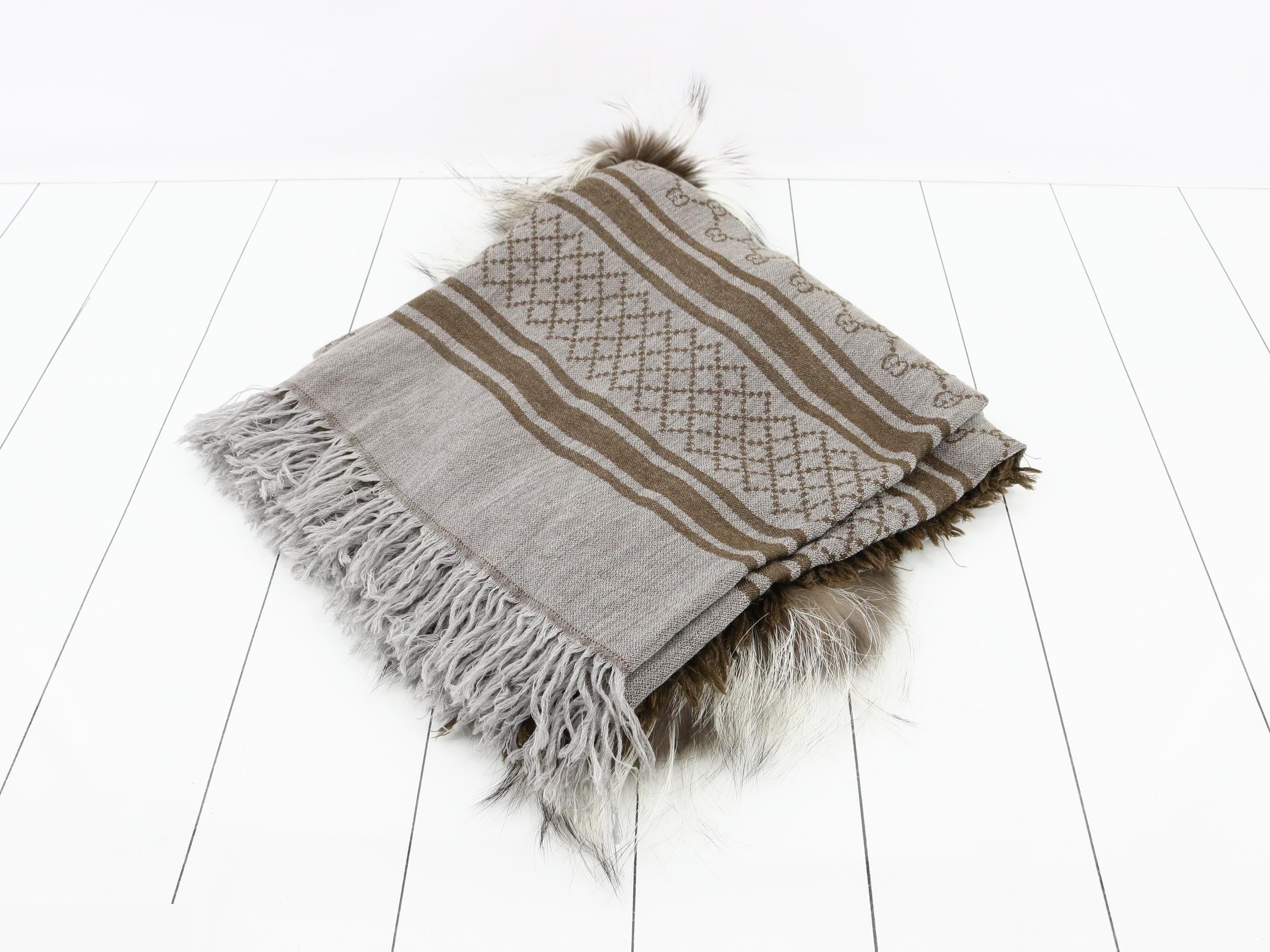 GG reversible stole with tags