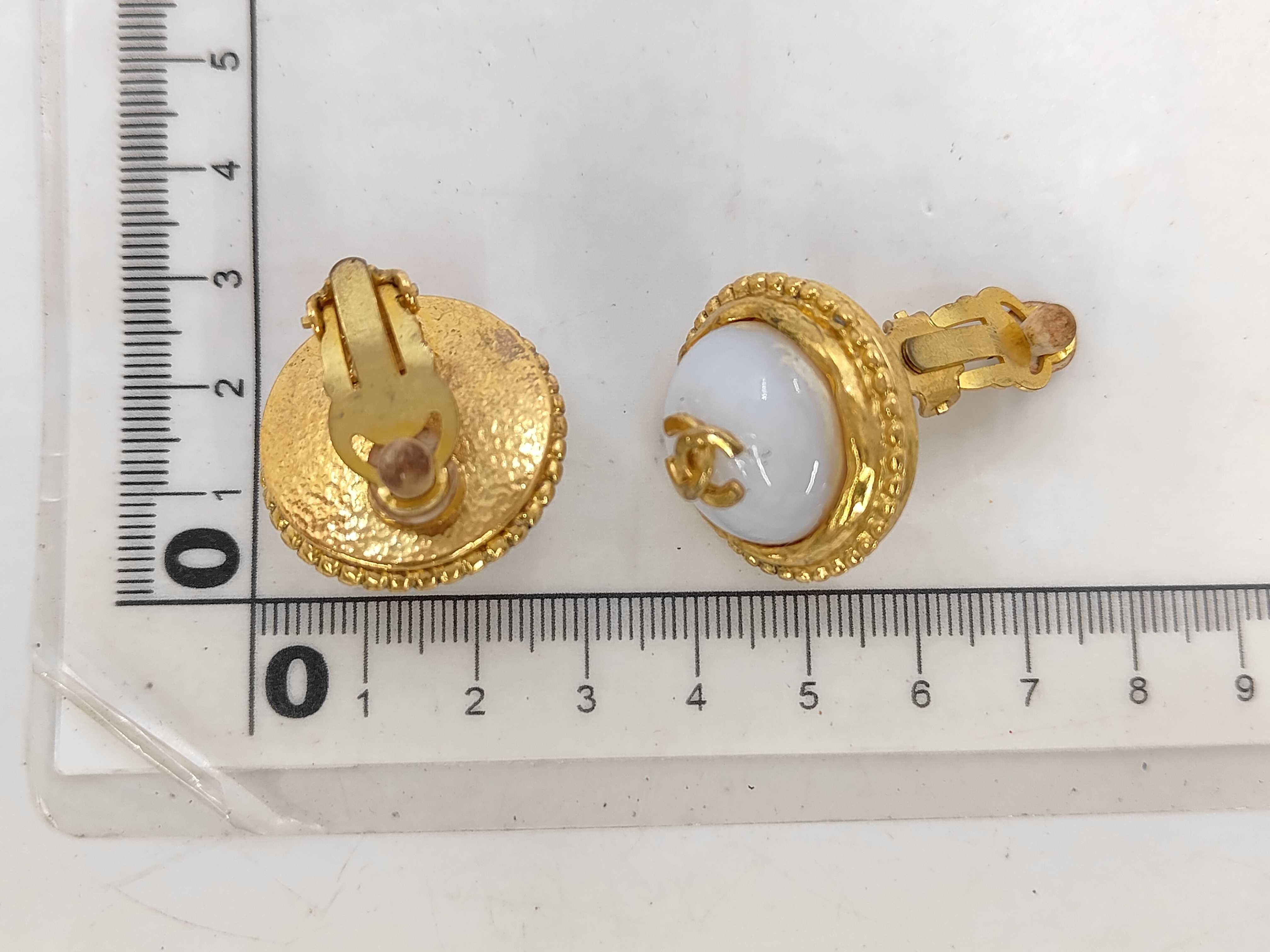 Round Coco Pearl Gold (YG) Earrings — view 6