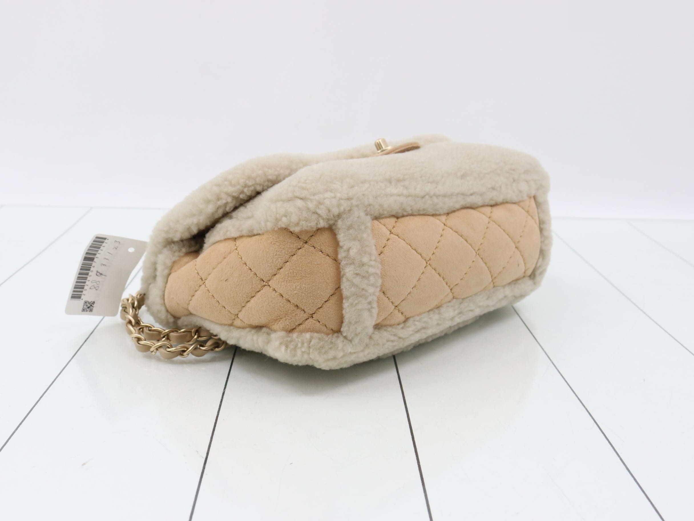 Matelassé (bag) - Shoulder bag, sheepskin, pearl, serial number 20s — view 5