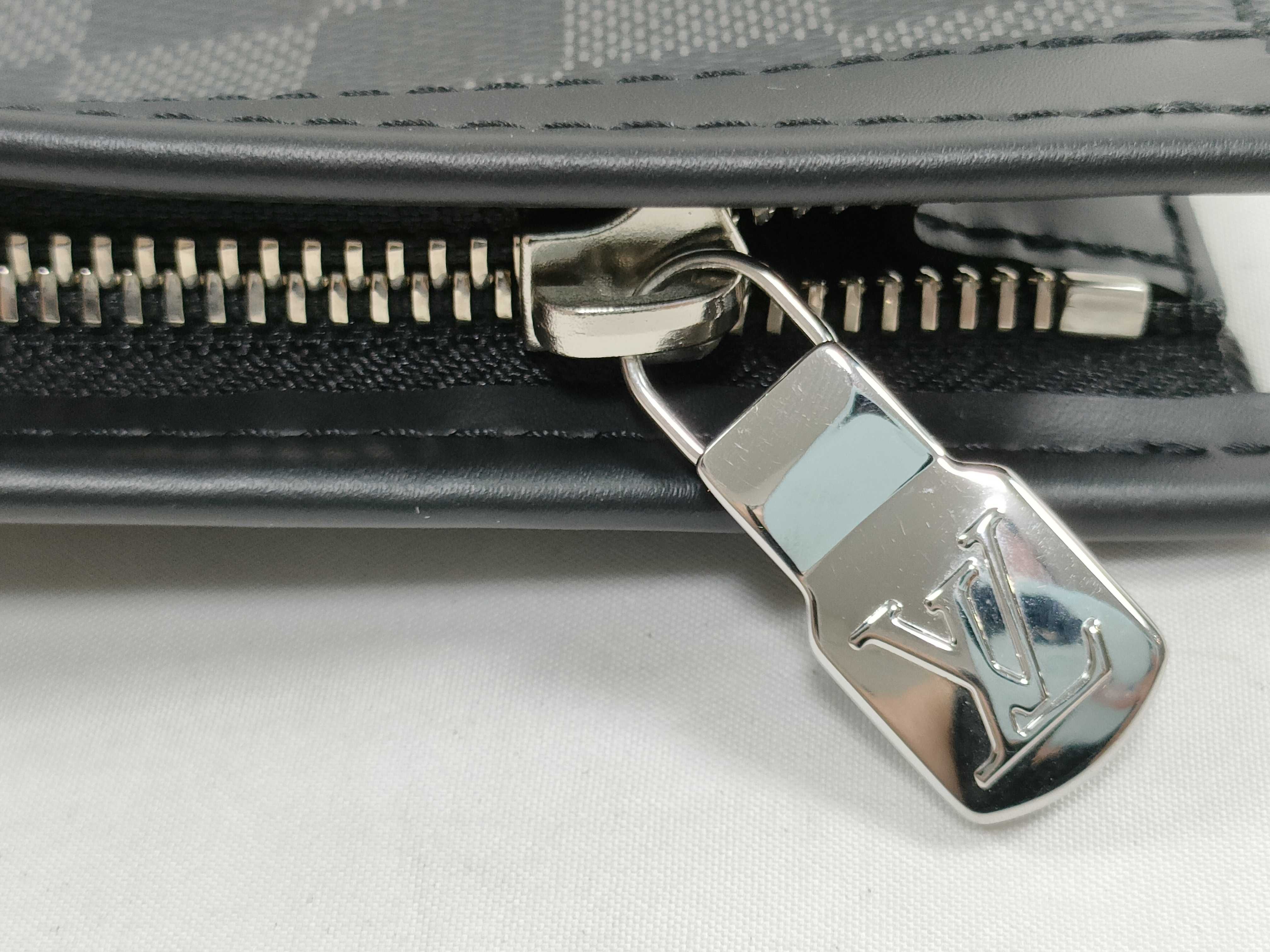 Damier Graphite LV Damier Graphite Pochette Voyage MM N41696 TA3290 Second Bag — view 5