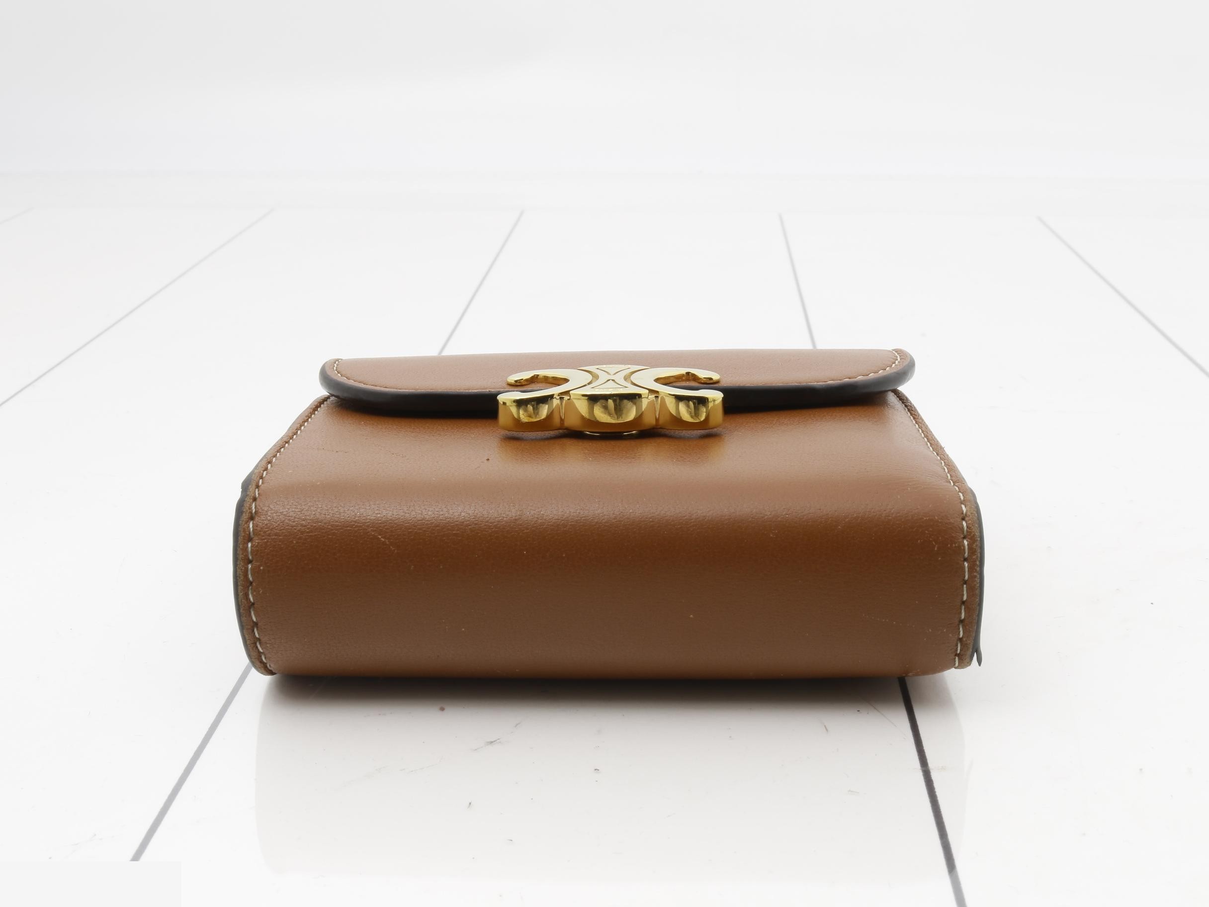 Trifold Triomphe folding wallet, brown, with box. — view 3