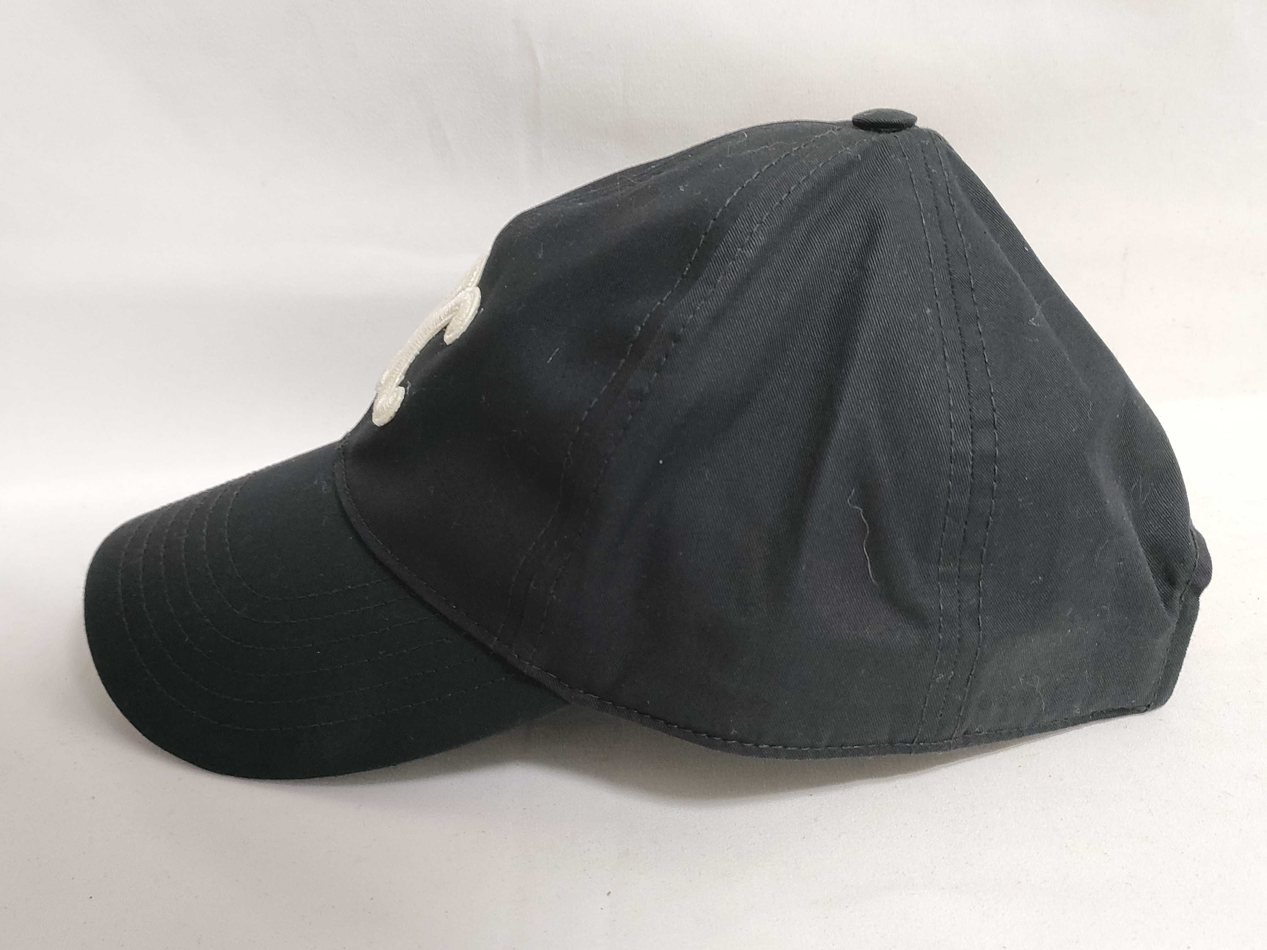 caps and other accessories — view 4