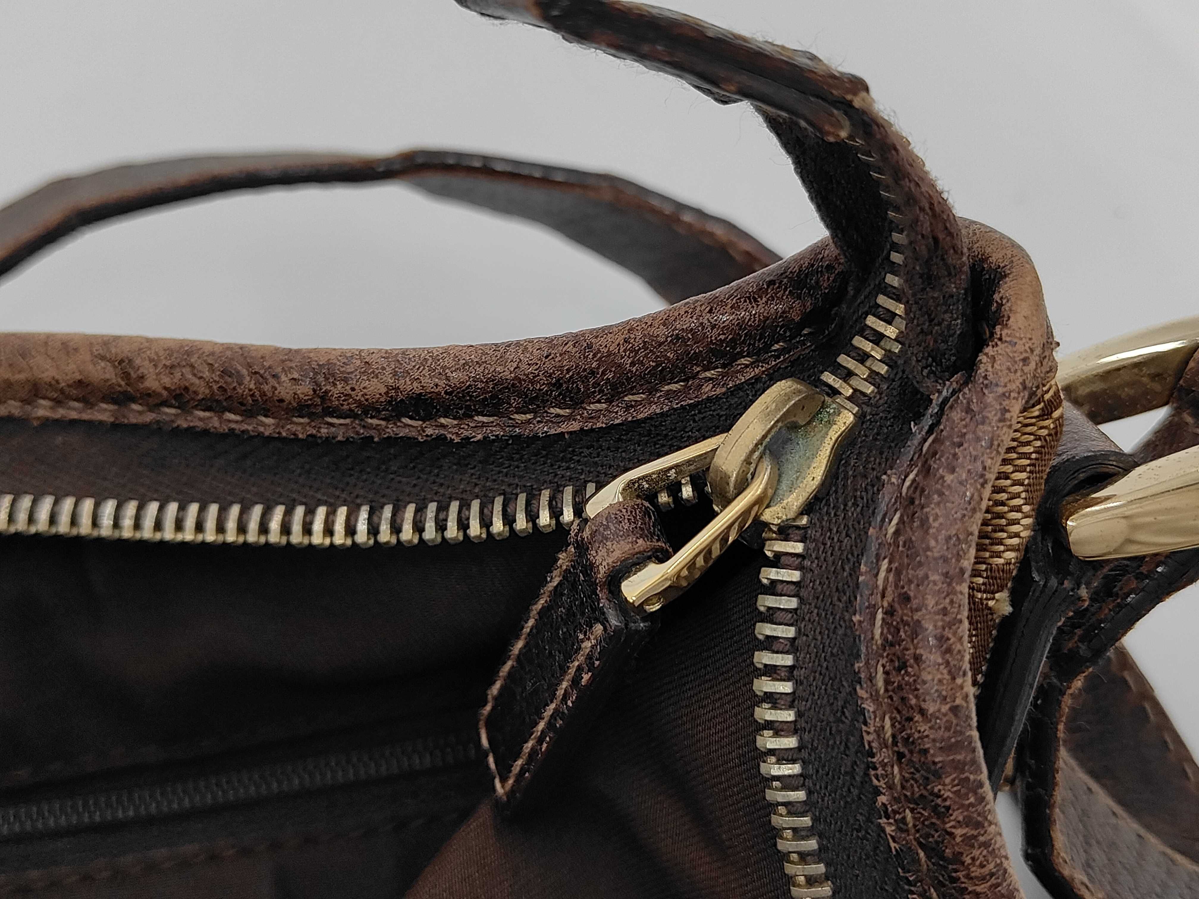 GG Canvas Shoulder Bag — view 10