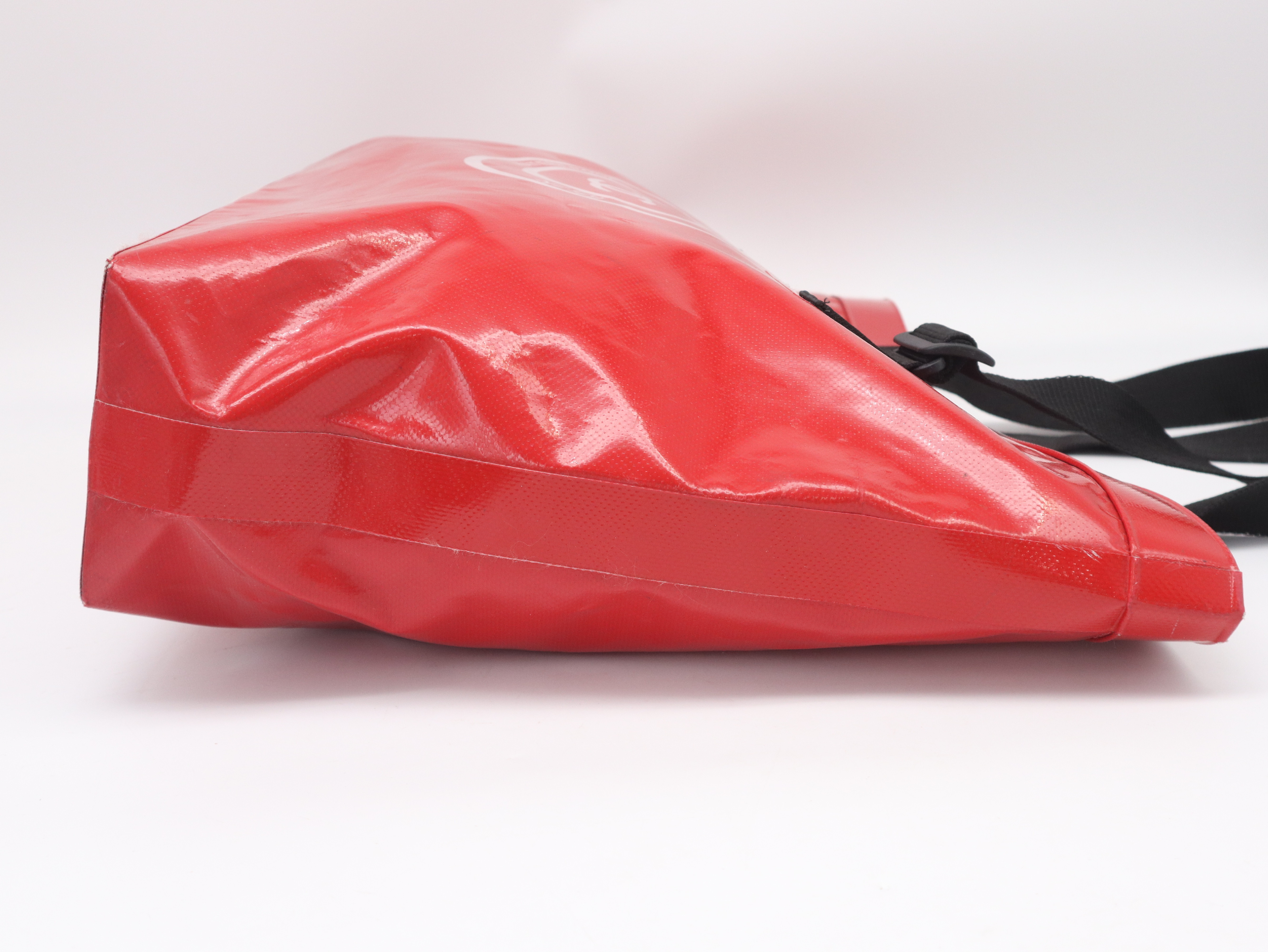 waterproof vinyl Coco Mark ETANCHE shoulder bag, red shoulder bag — view 4