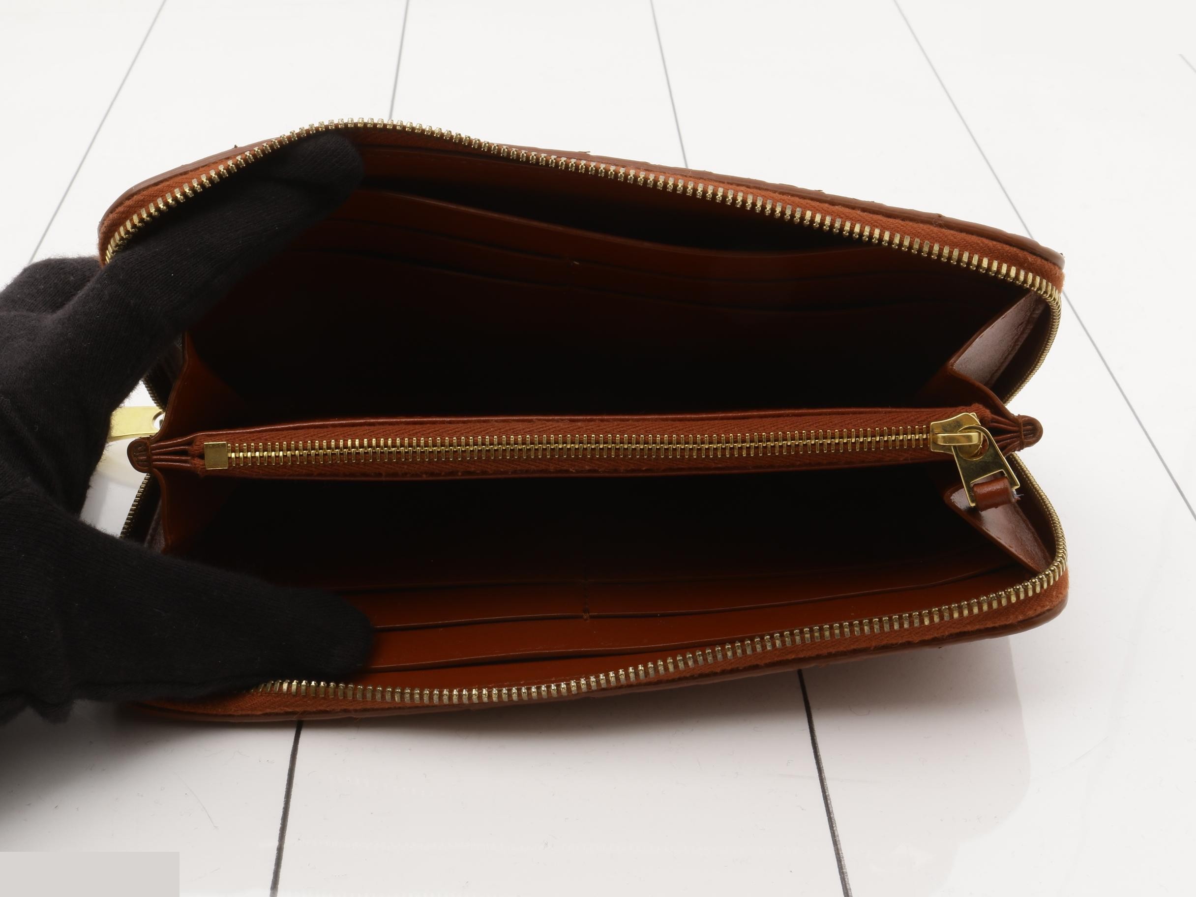 Intrecciato zip-around wallet with gold hardware — view 4