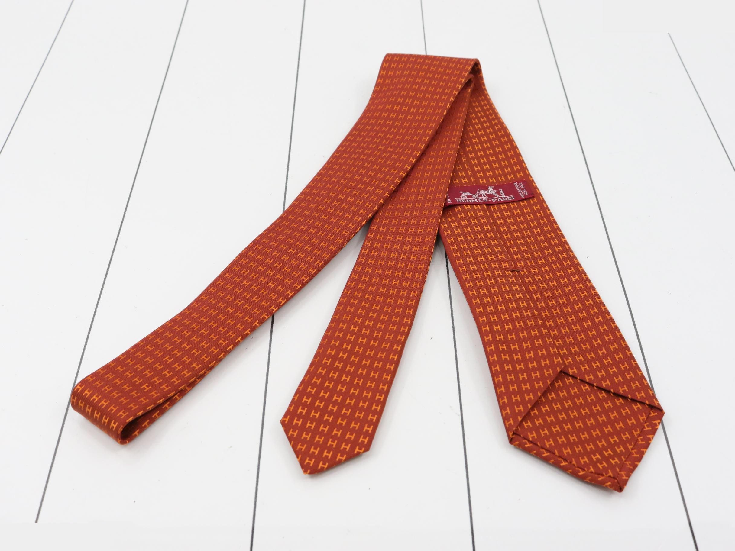 Necktie, H pattern, in a box — view 2