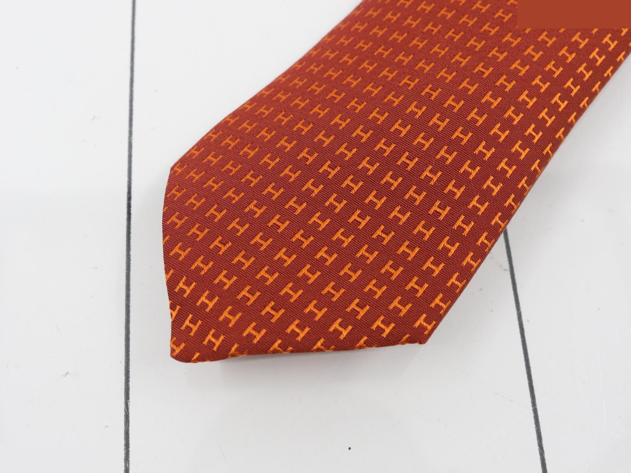 Necktie, H pattern, in a box — view 3